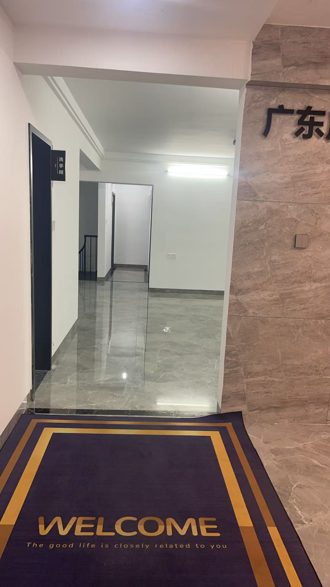 蓝水湾二期 3室2厅1卫 3000.0元/月 蓝水湾二期 3室2厅1卫 3000.0元/月室内图