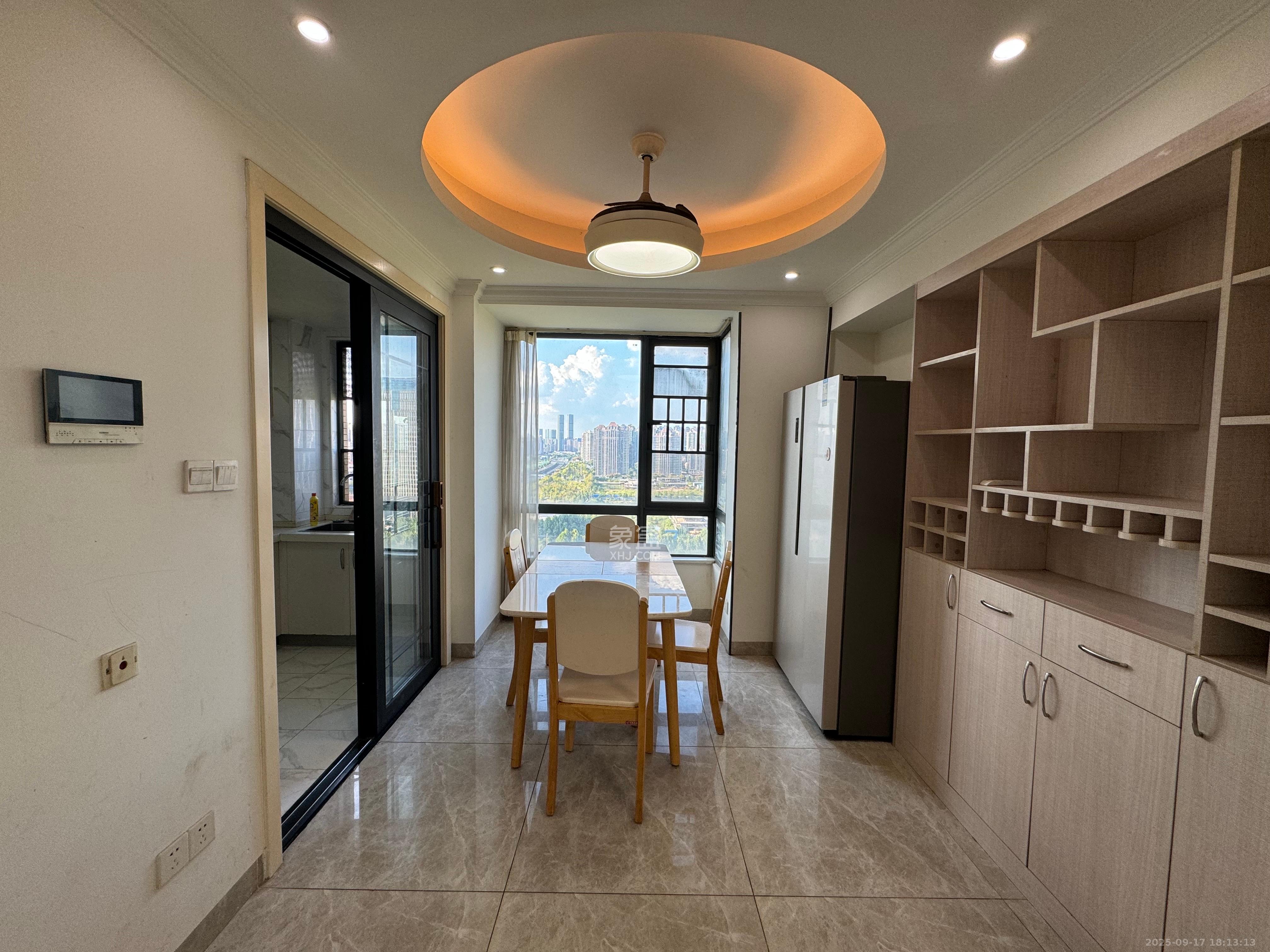 金轮星光名座 3室2厅1卫 2500.0元/月 金轮星光名座 3室2厅1卫 2500.0元/月室内图