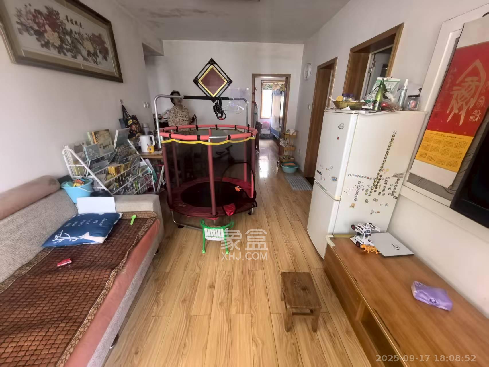 新民小区  2室2厅1卫    2000.0元/月室内图