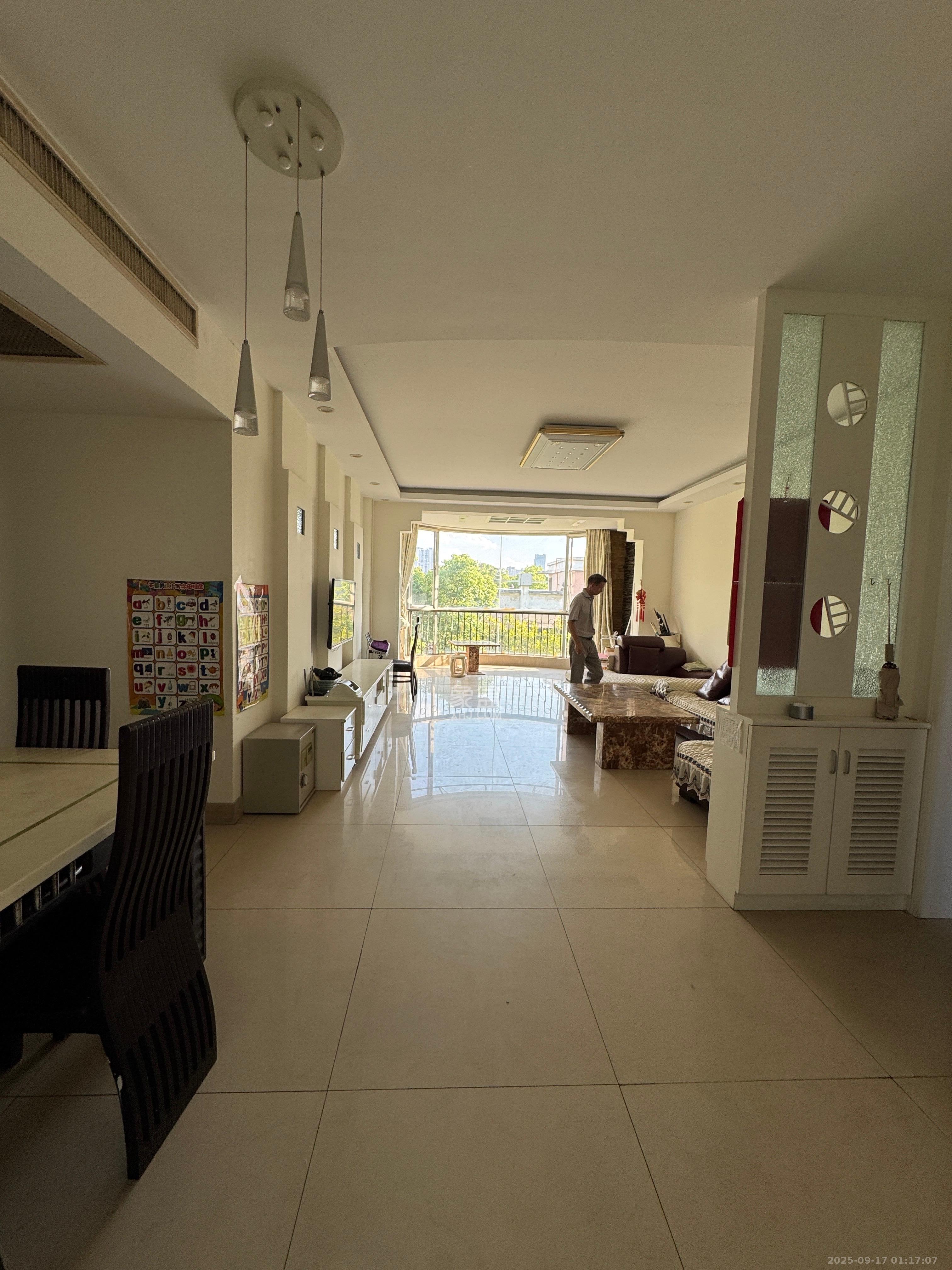 电信花园  1室0厅0卫    2300.0元/月室内图