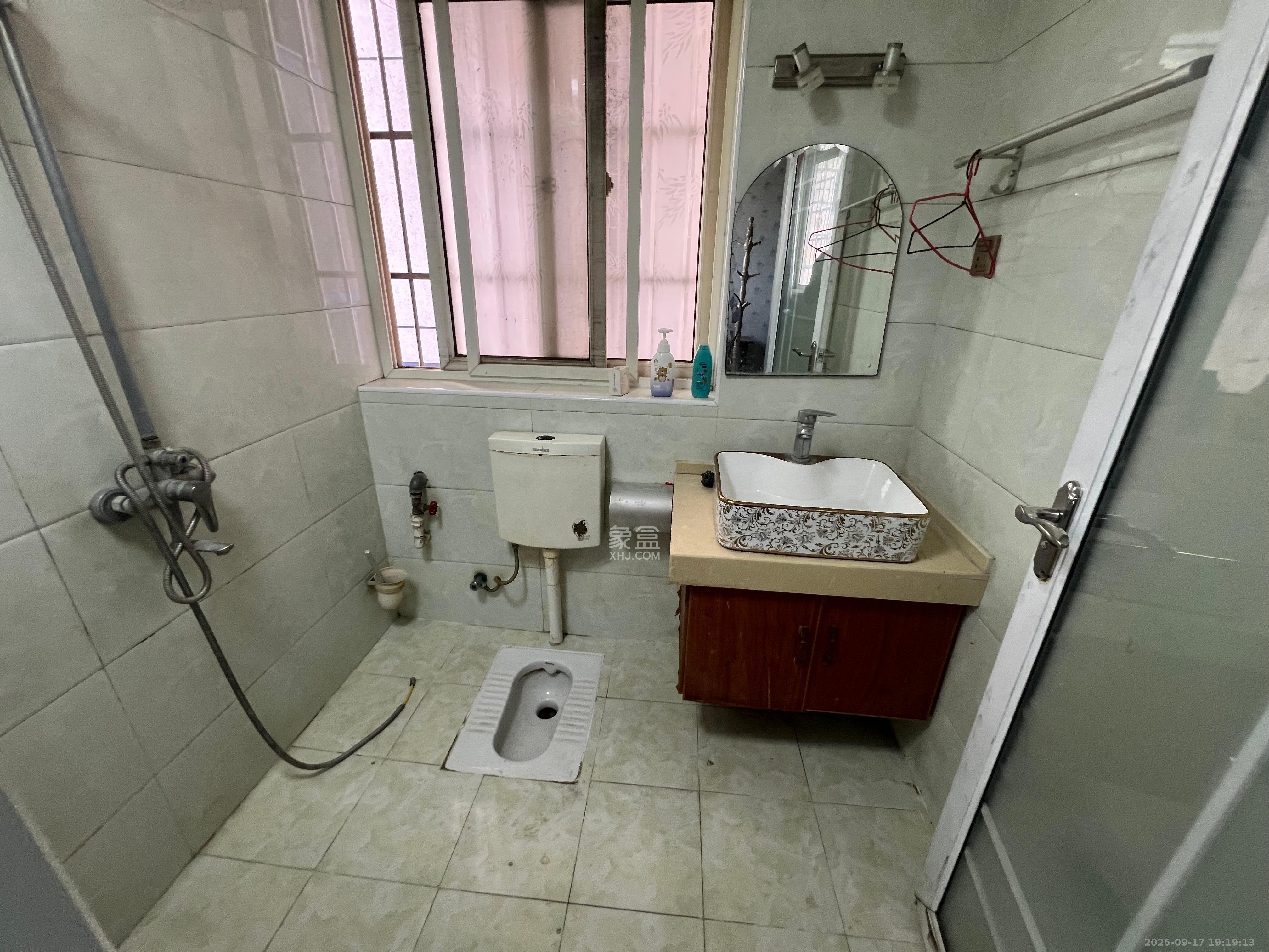 天翔新新家园 2室2厅1卫 1600.0元/月 天翔新新家园 2室2厅1卫 1600.0元/月室内图