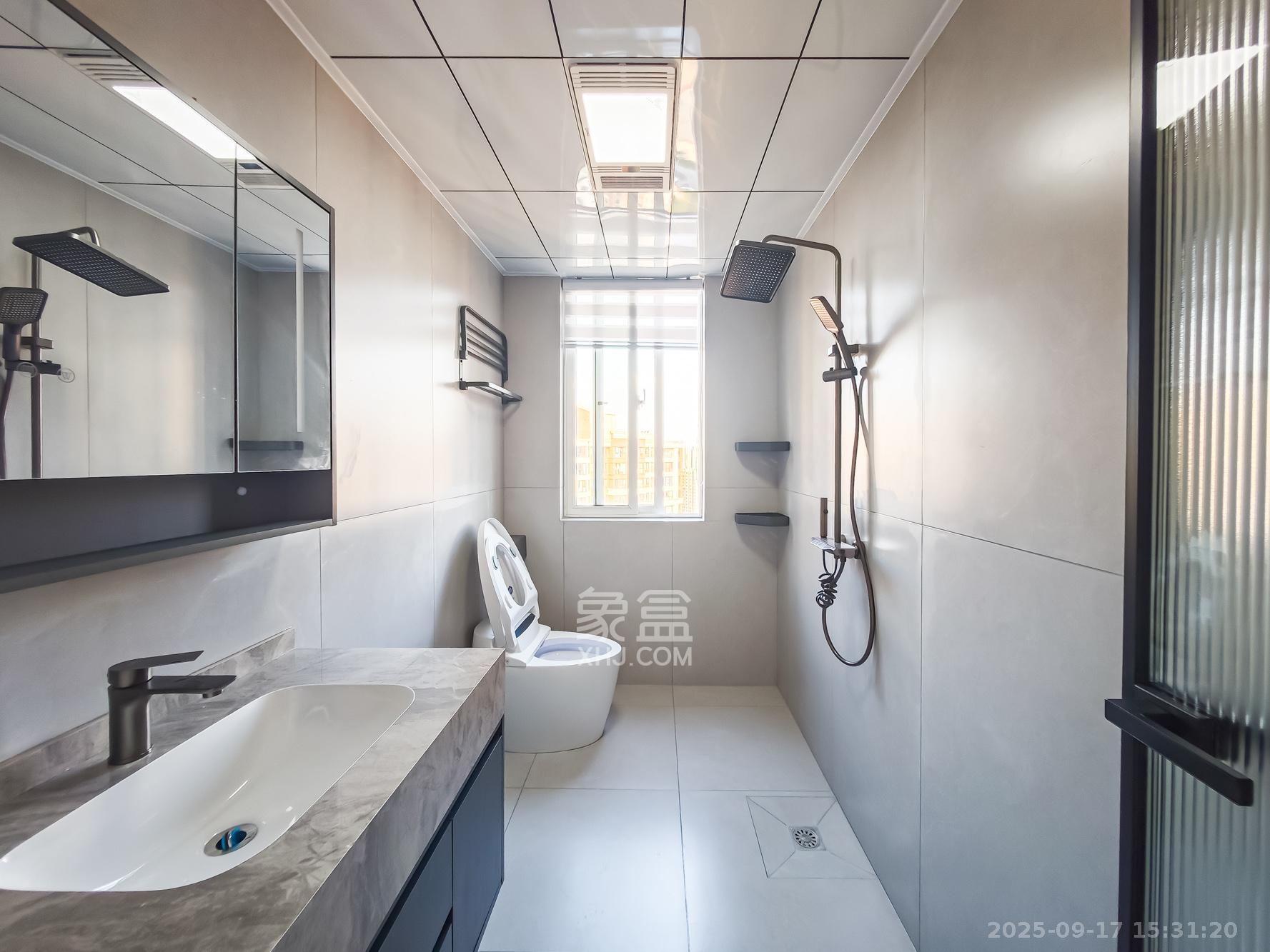 绿地海外滩一期  4室2厅2卫    99.8万卫生间