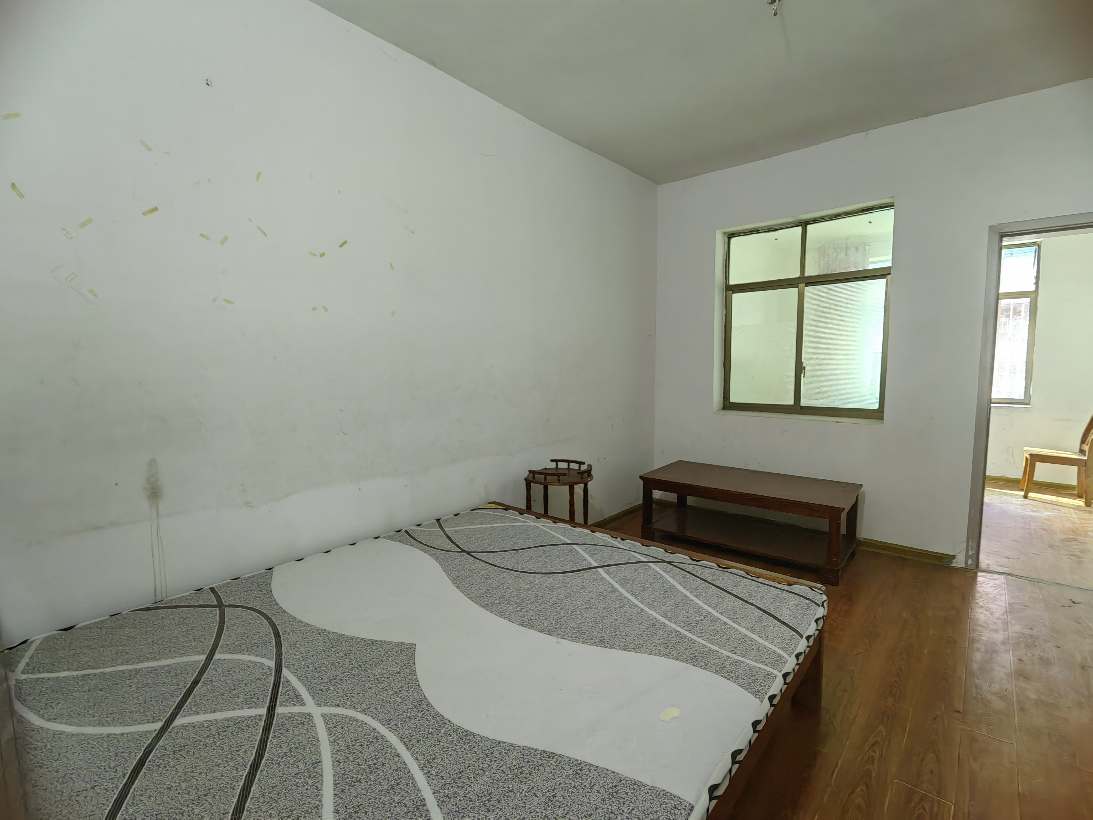 湘阳街北侧环卫处私人联建房  4室1厅1卫    700.0元/月室内图