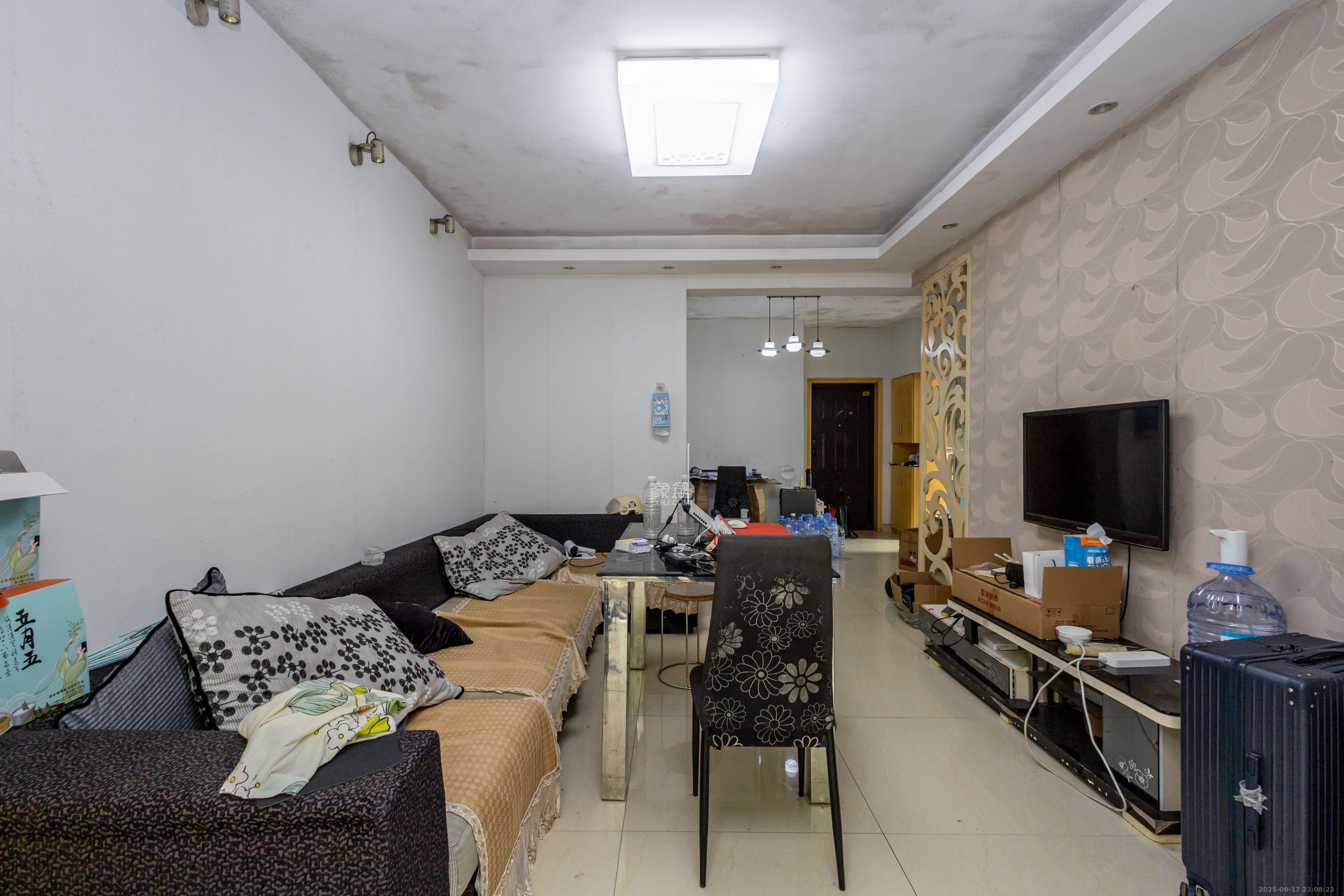 东业苹果社区 2室1厅1卫 36.0万 东业苹果社区 2室1厅1卫 36.0万客厅