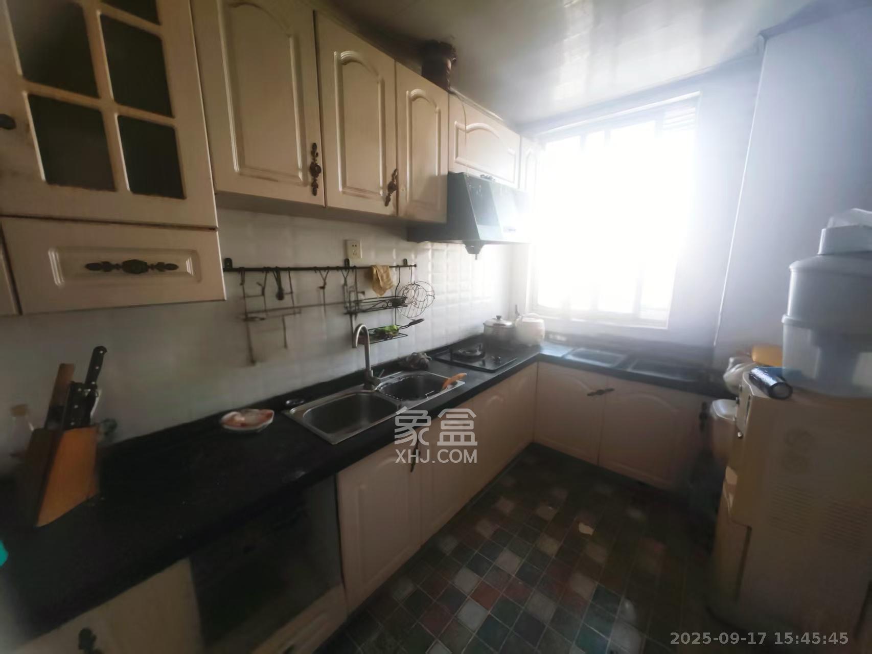 麓山才苑  3室2厅2卫    3500.0元/月室内图