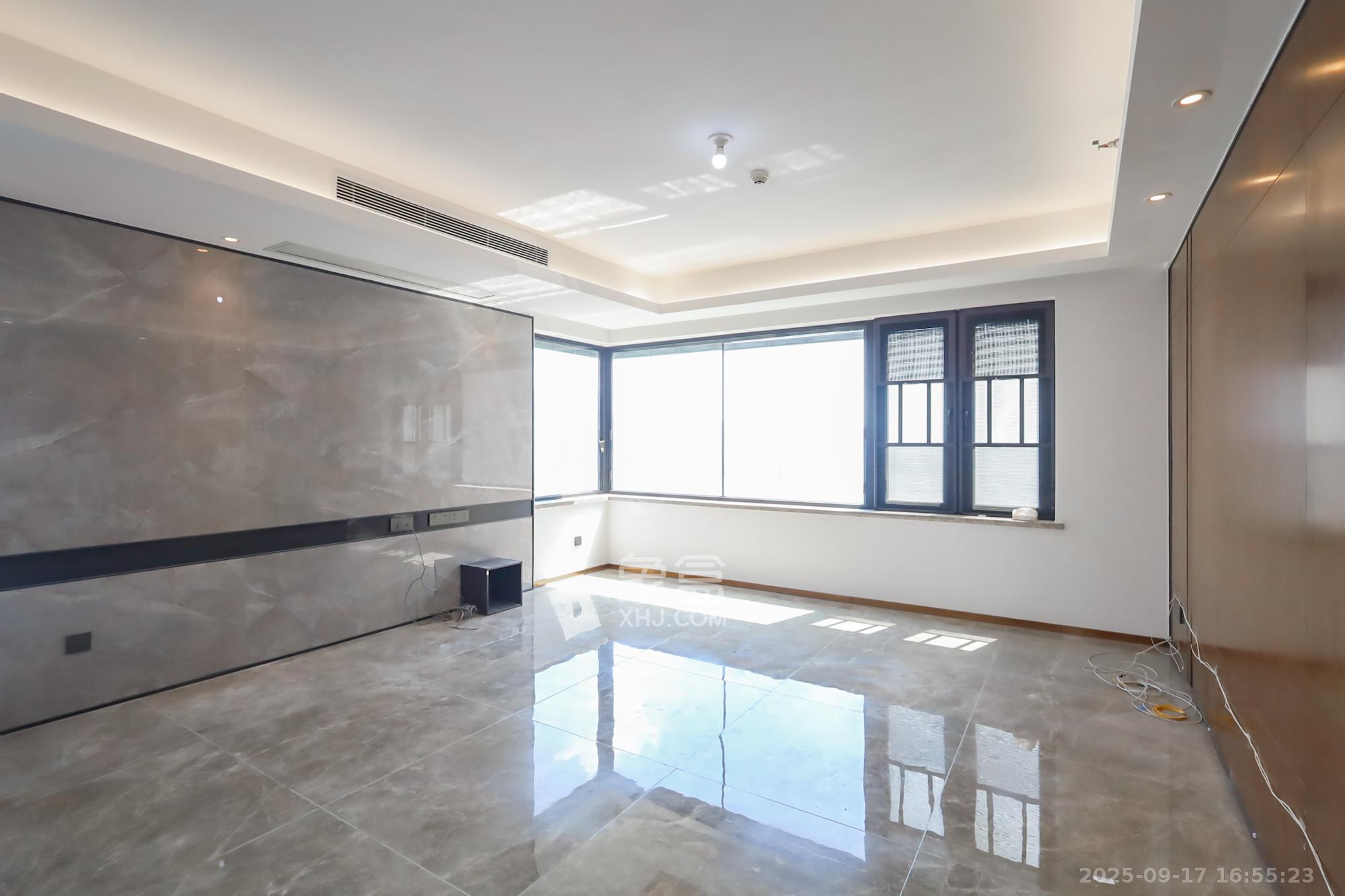 万科里金域国际 4室2厅2卫 432.8万 万科里金域国际 4室2厅2卫 432.8万客厅