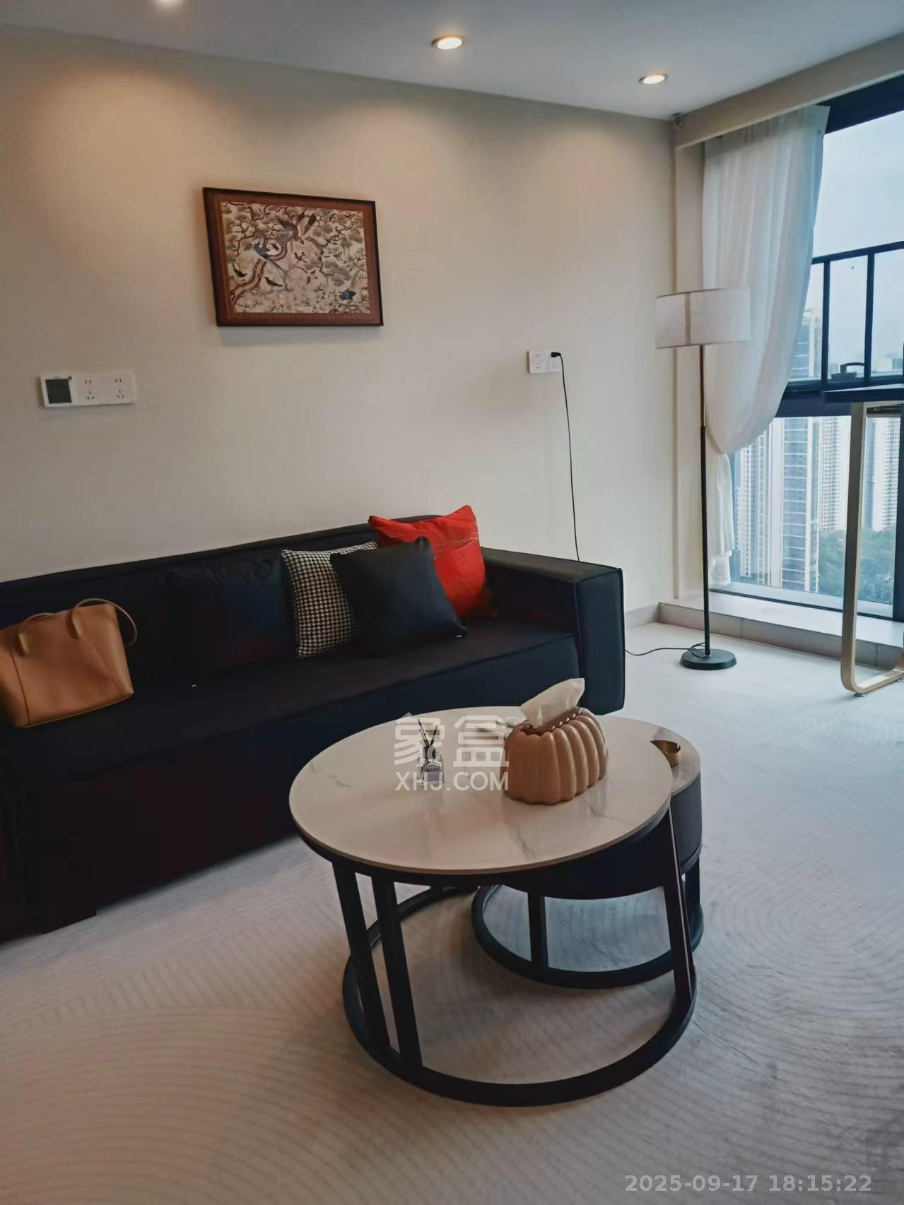 卓越中寰  2室1厅1卫    2400.0元/月室内图