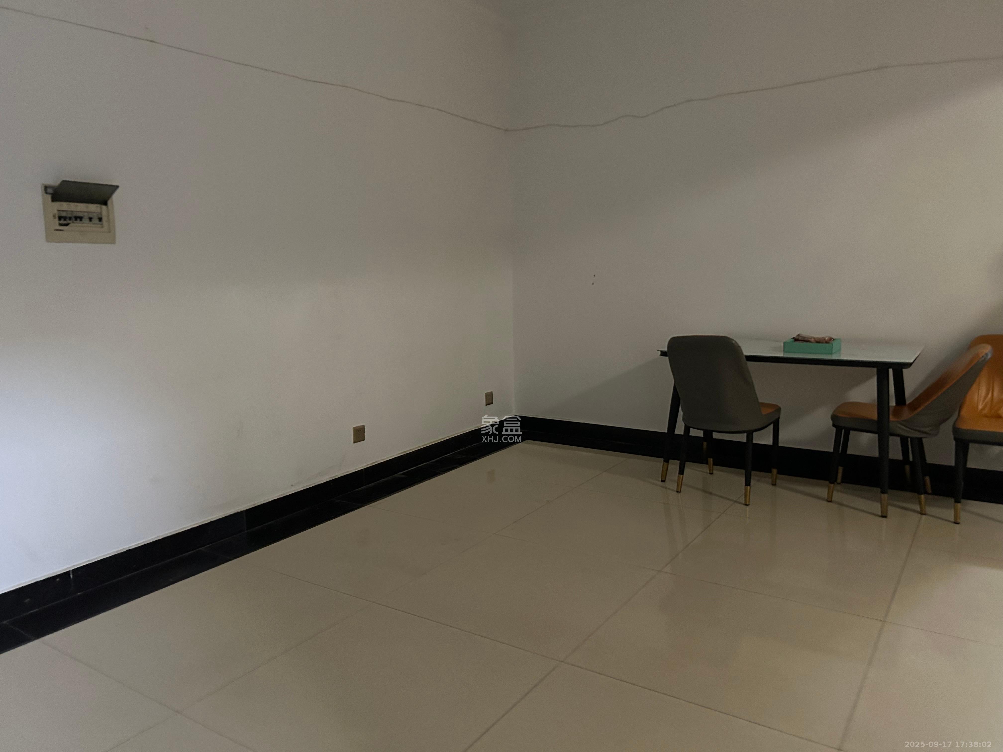 开源鑫景 3室2厅1卫 2000.0元/月 开源鑫景 3室2厅1卫 2000.0元/月室内图