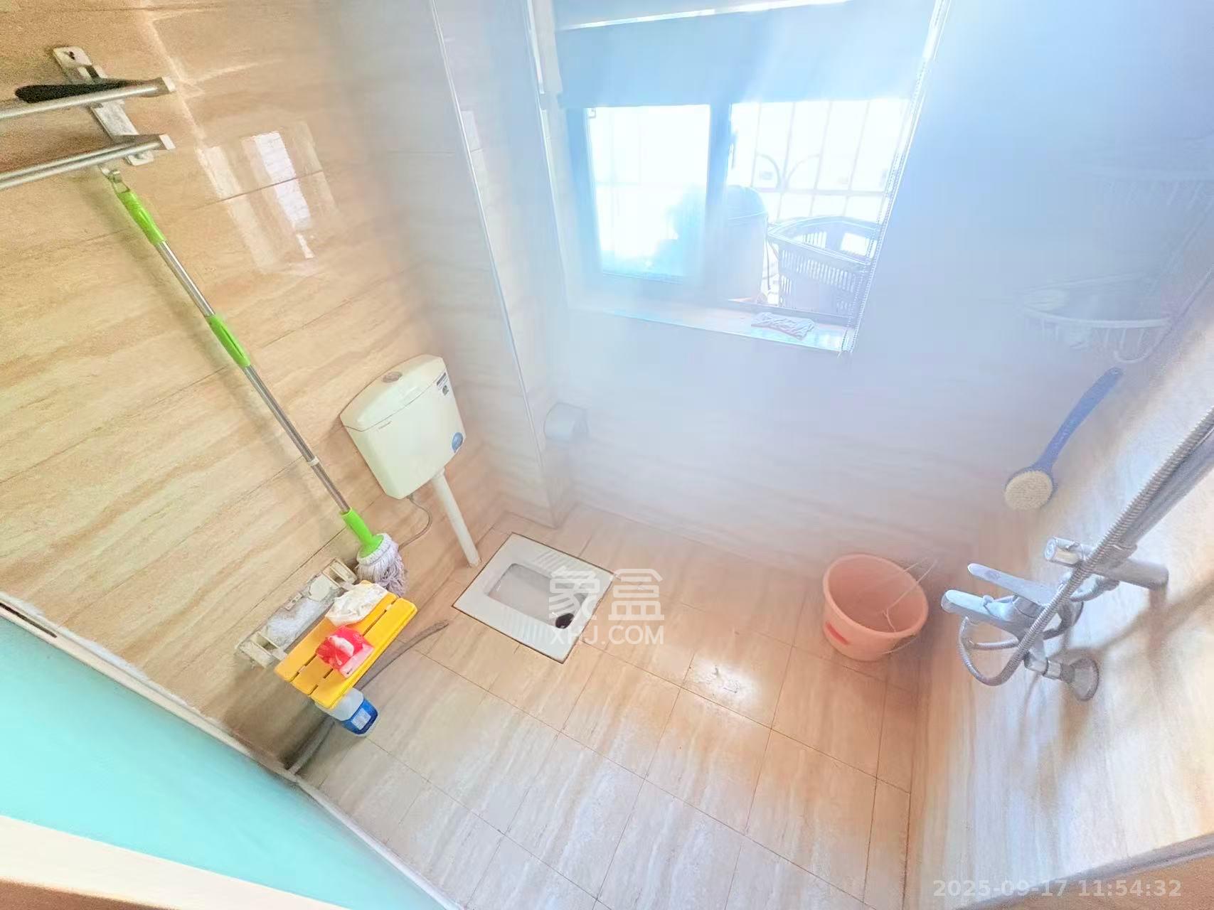 省木材公司宿舍(原欧园木材厂宿舍) 3室2厅2卫 3500.0元/月 省木材公司宿舍(原欧园木材厂宿舍) 3室2厅2卫 3500.0元/月室内图