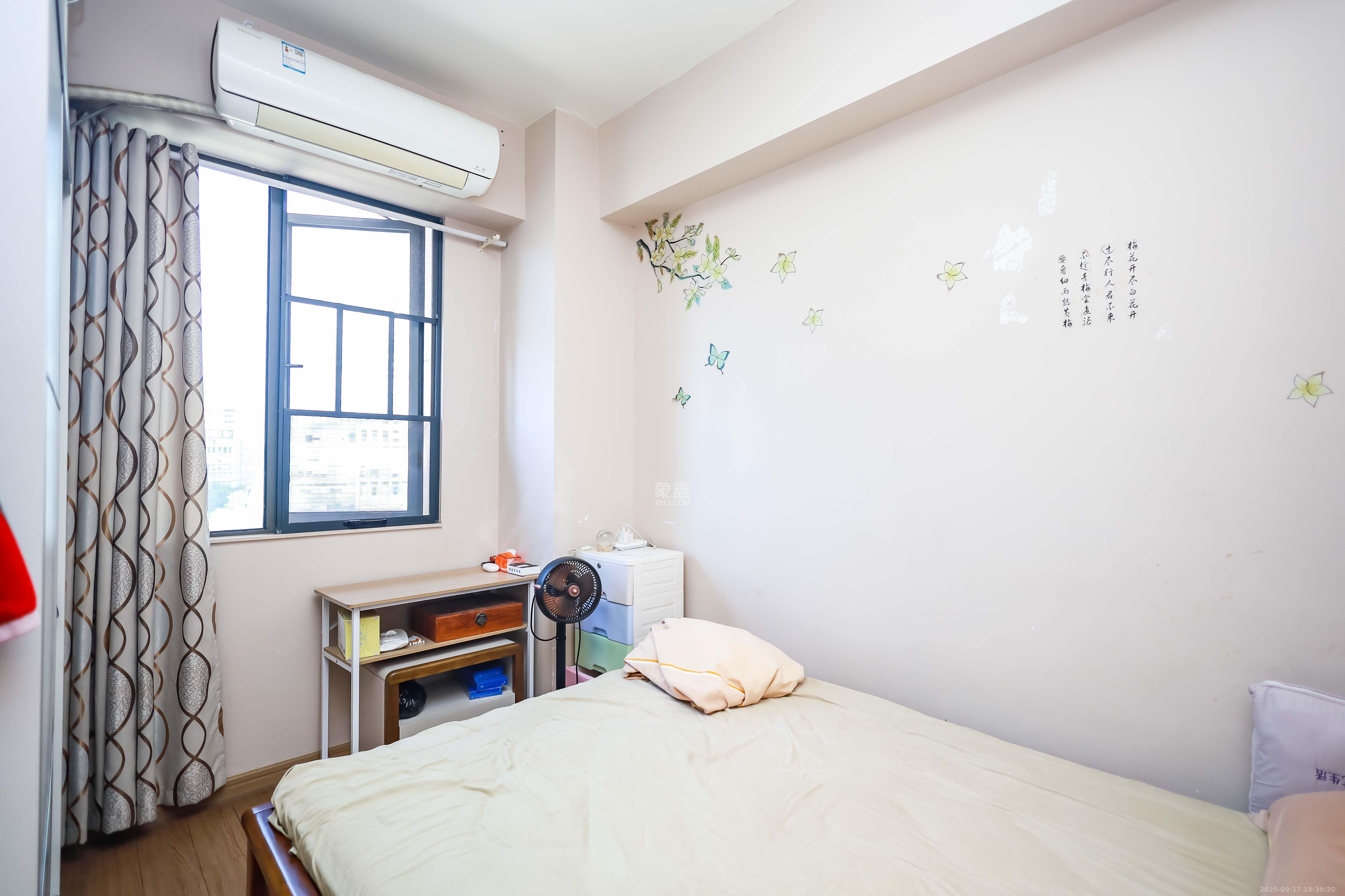 麓谷小镇  3室2厅1卫    59.8万卧室