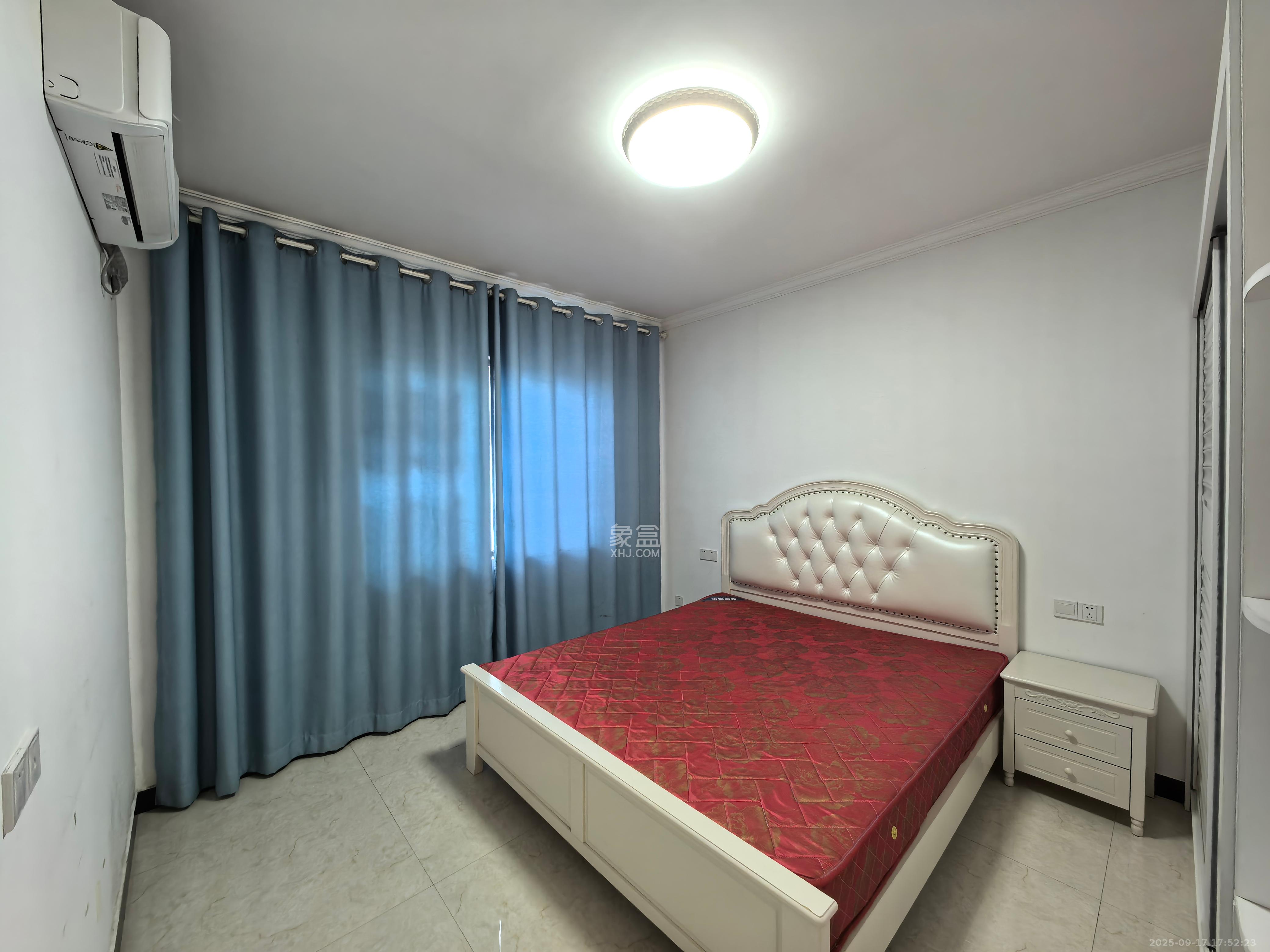 华润置地广场二期  3室2厅2卫    2400.0元/月室内图