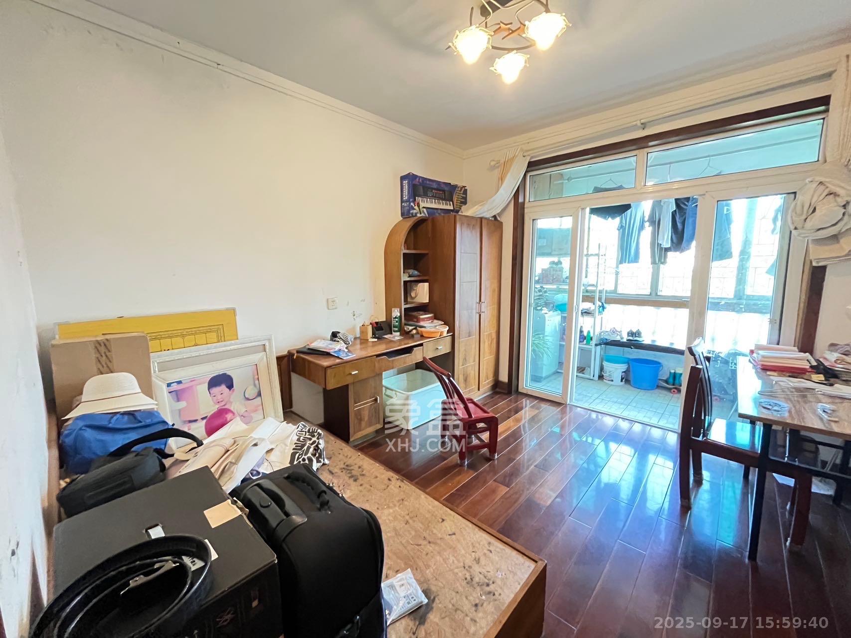 德政园  3室2厅2卫    2400.0元/月 德政园  3室2厅2卫    2400.0元/月室内图