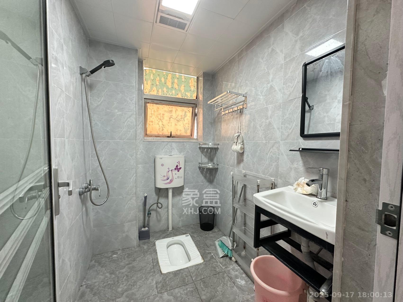 凯通国际城(凯通朝庭) 1室2厅1卫 3200.0元/月 凯通国际城(凯通朝庭) 1室2厅1卫 3200.0元/月室内图