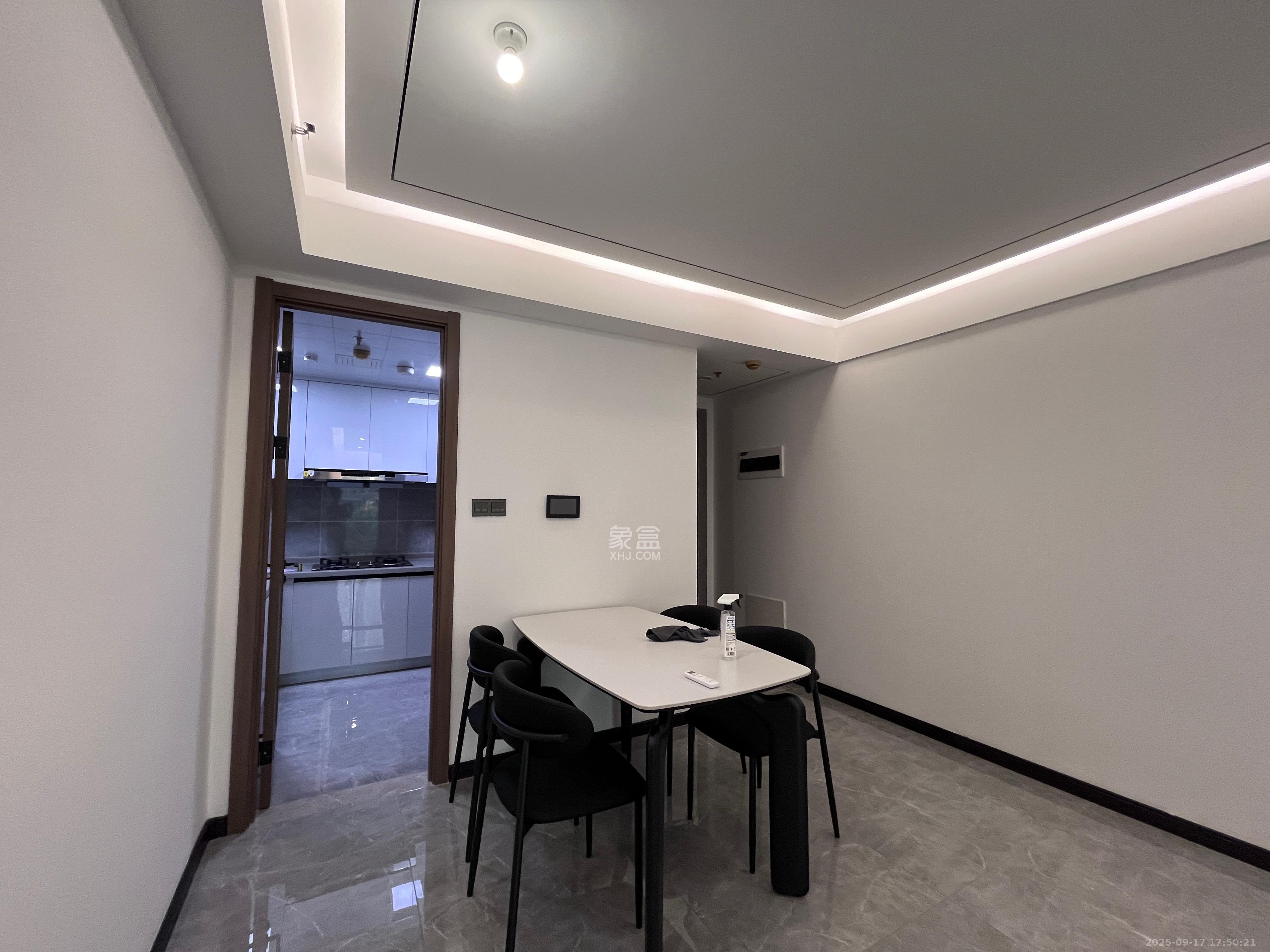 卓越中寰  3室2厅2卫    5000.0元/月室内图