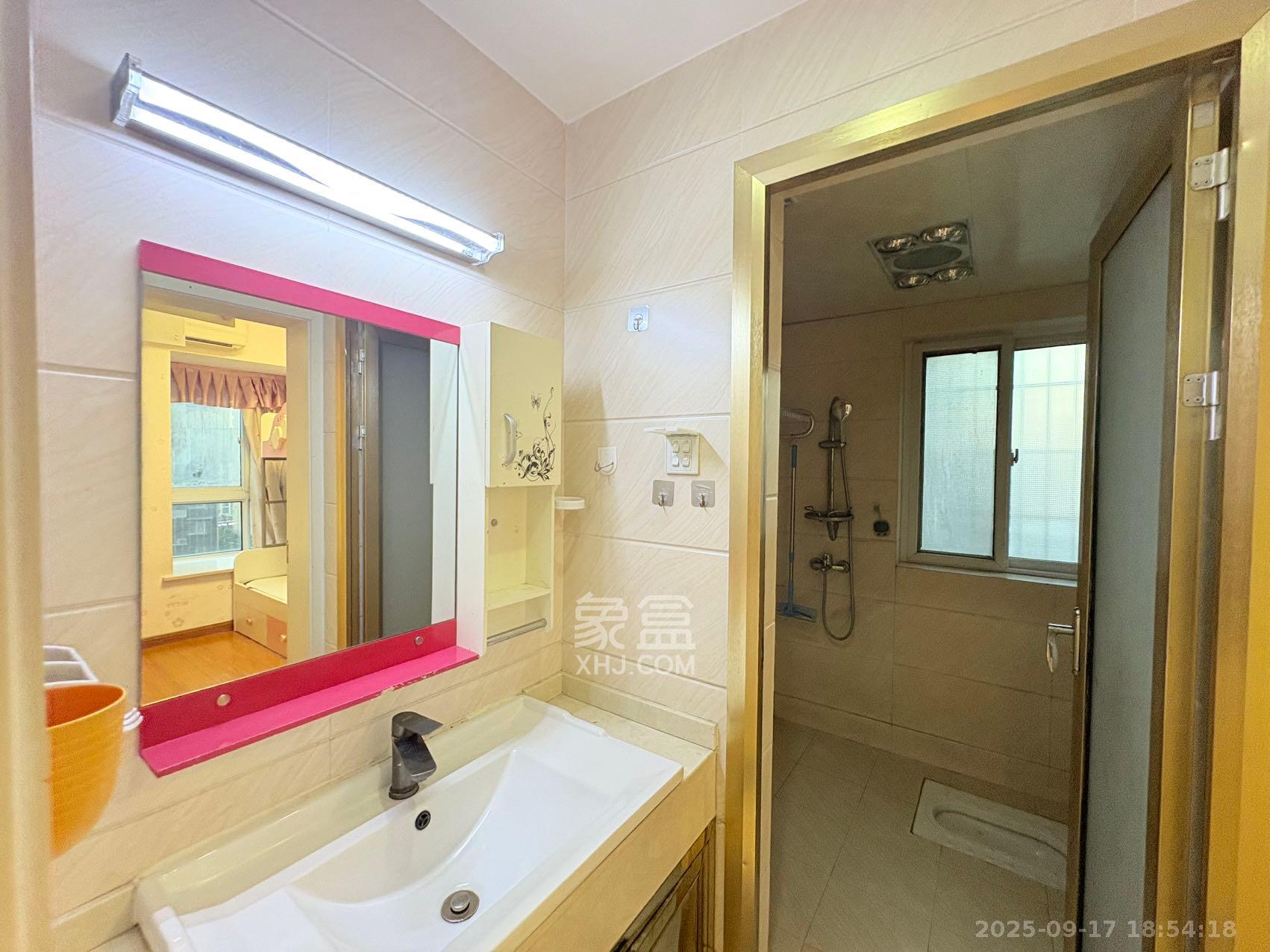 湘府十城（汇财御景湾新寓,汇财国际）  1室2厅1卫    2500.0元/月室内图