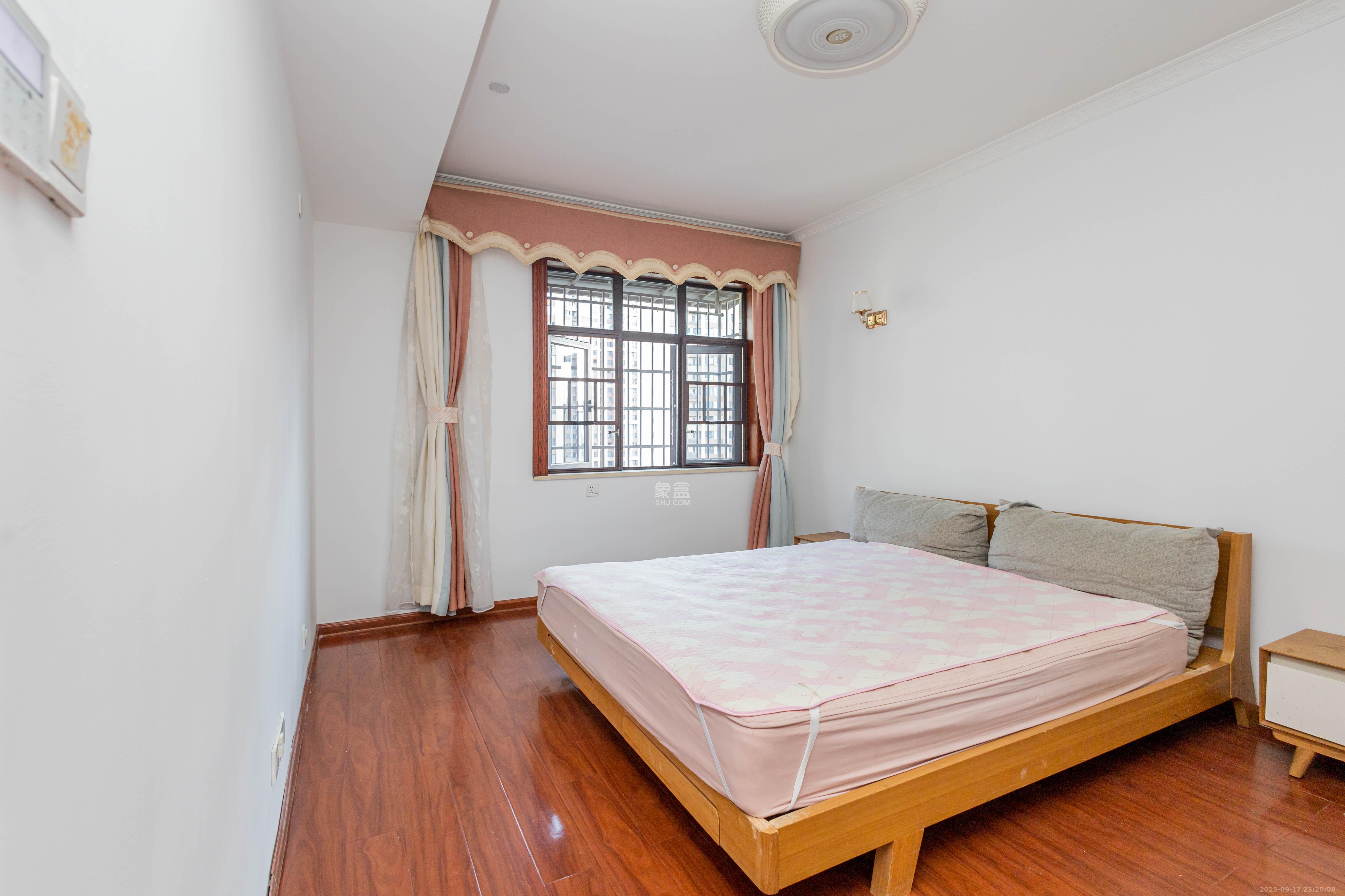 盛隆佳园  4室2厅2卫    126.0万卧室