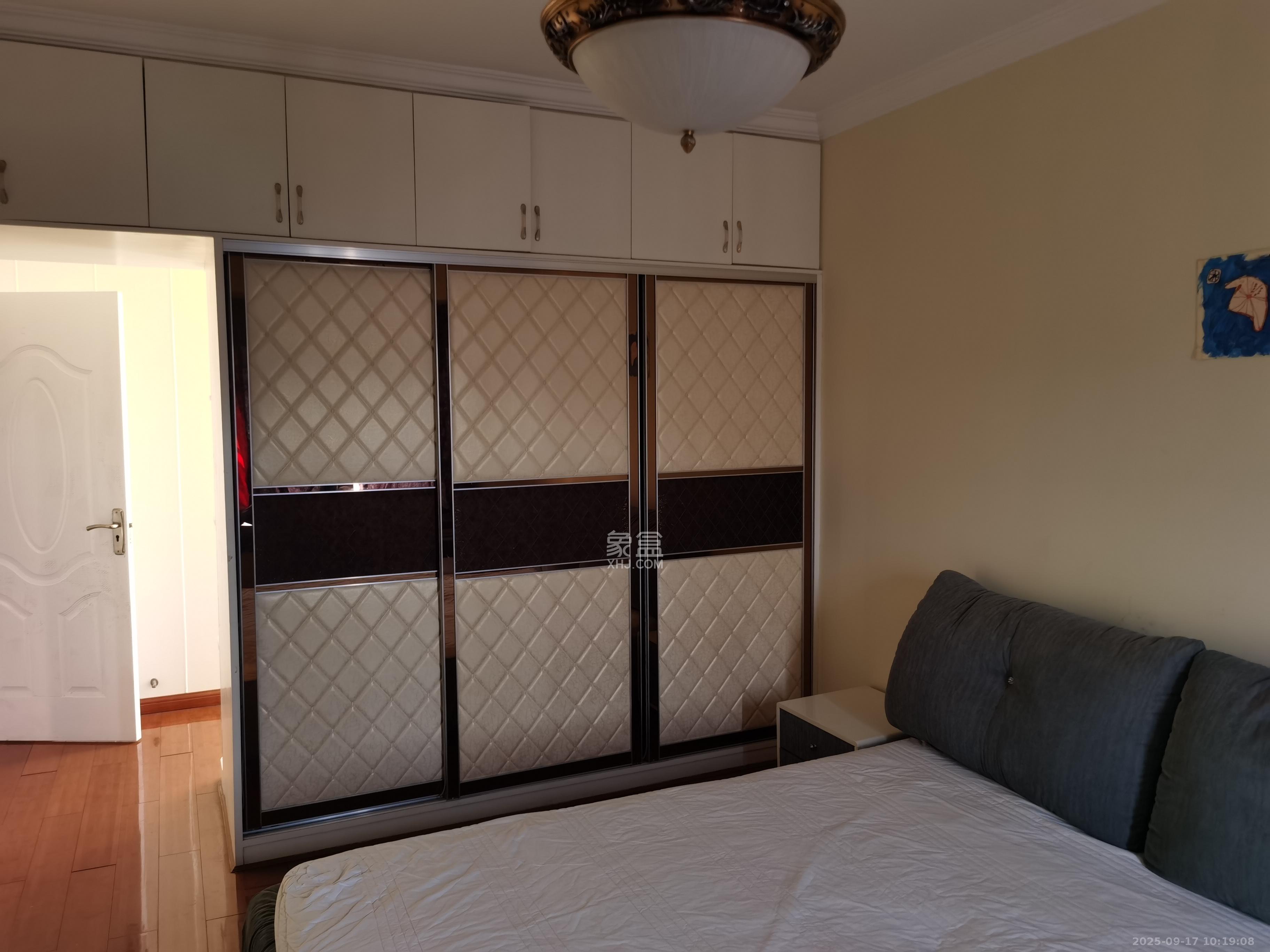 华润凤凰城三期  3室2厅2卫    2500.0元/月室内图