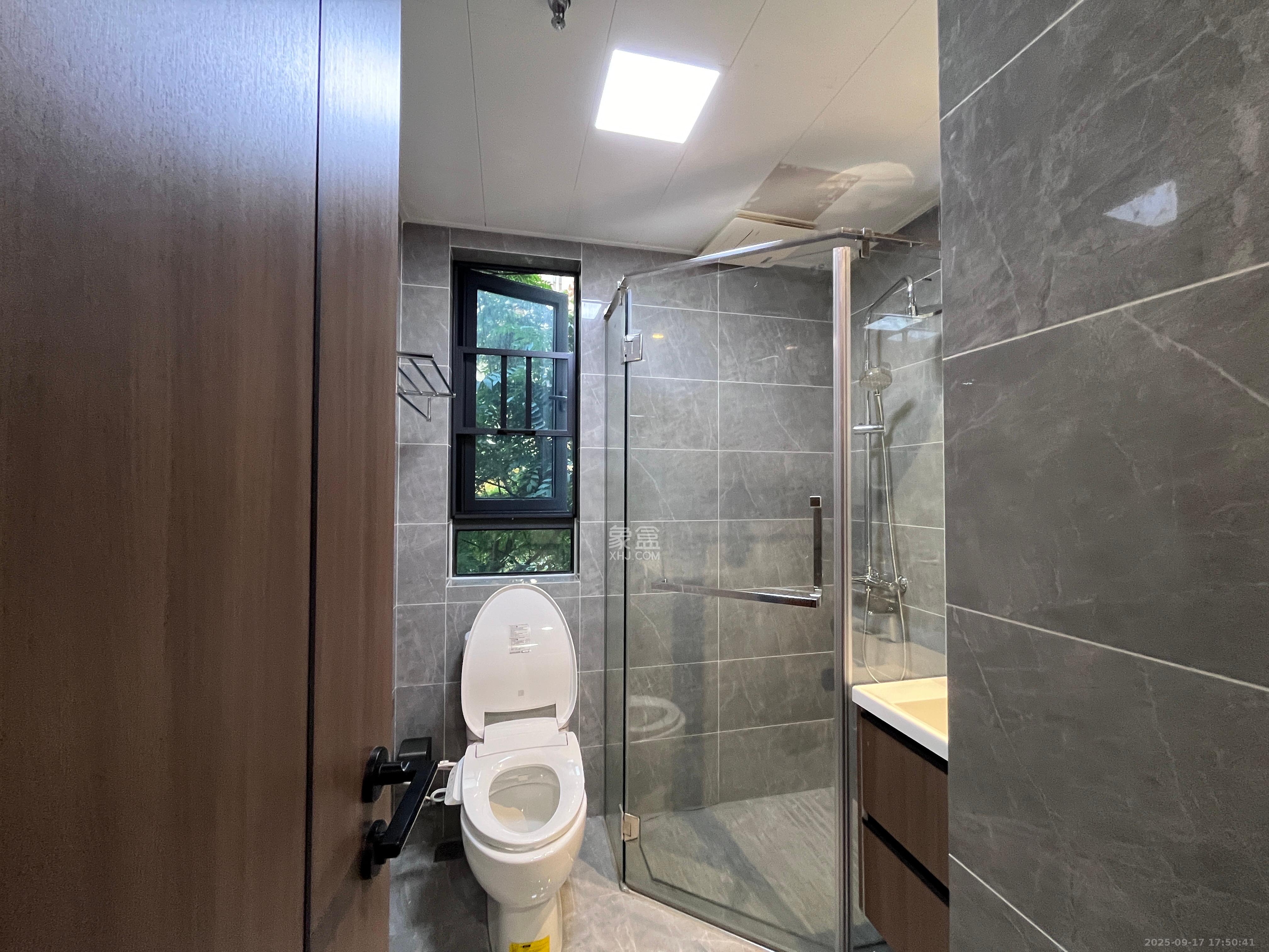 卓越中寰  3室2厅2卫    5000.0元/月室内图