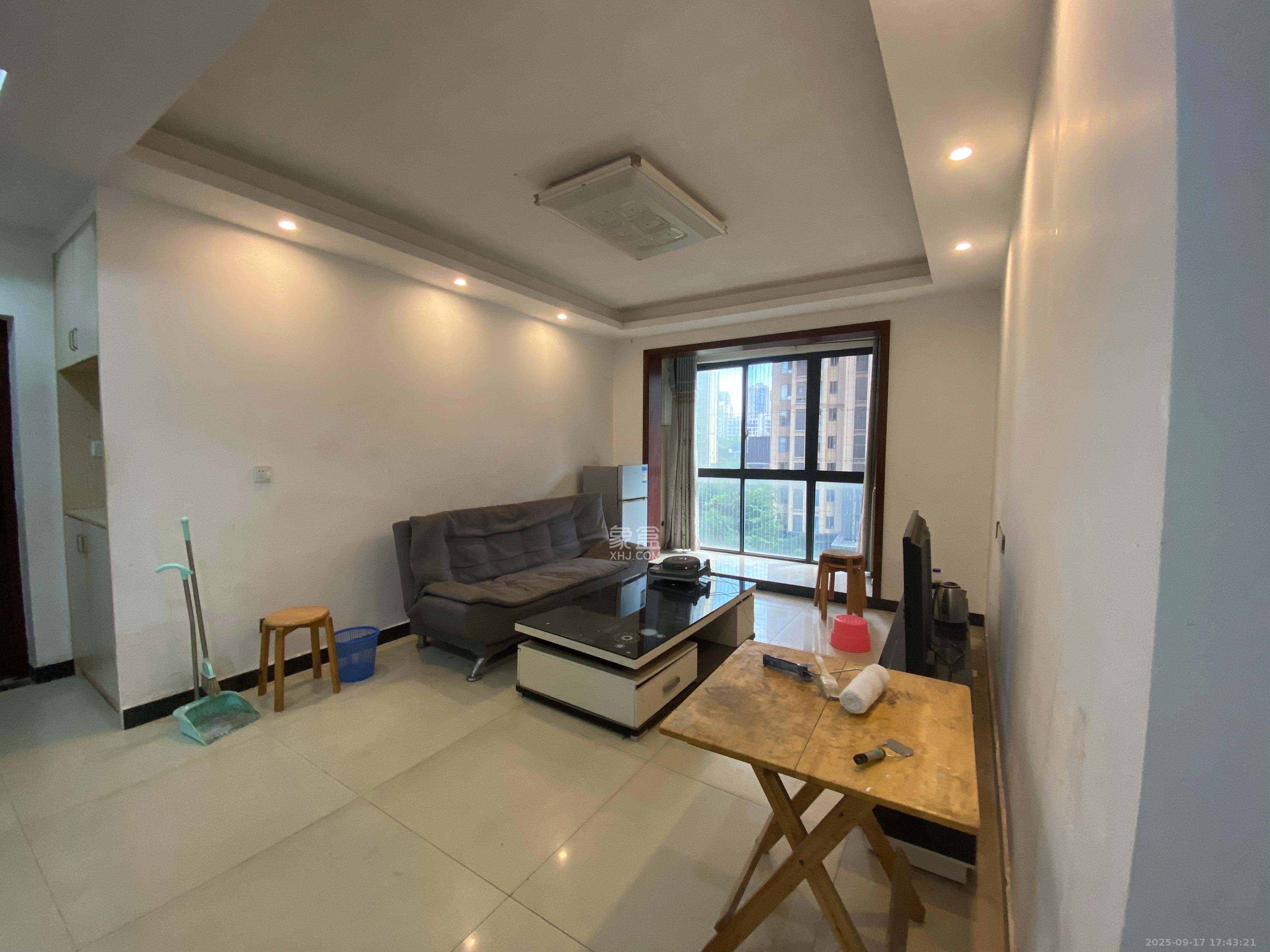 荣盛花语馨苑 3室2厅1卫 2350.0元/月 荣盛花语馨苑 3室2厅1卫 2350.0元/月室内图