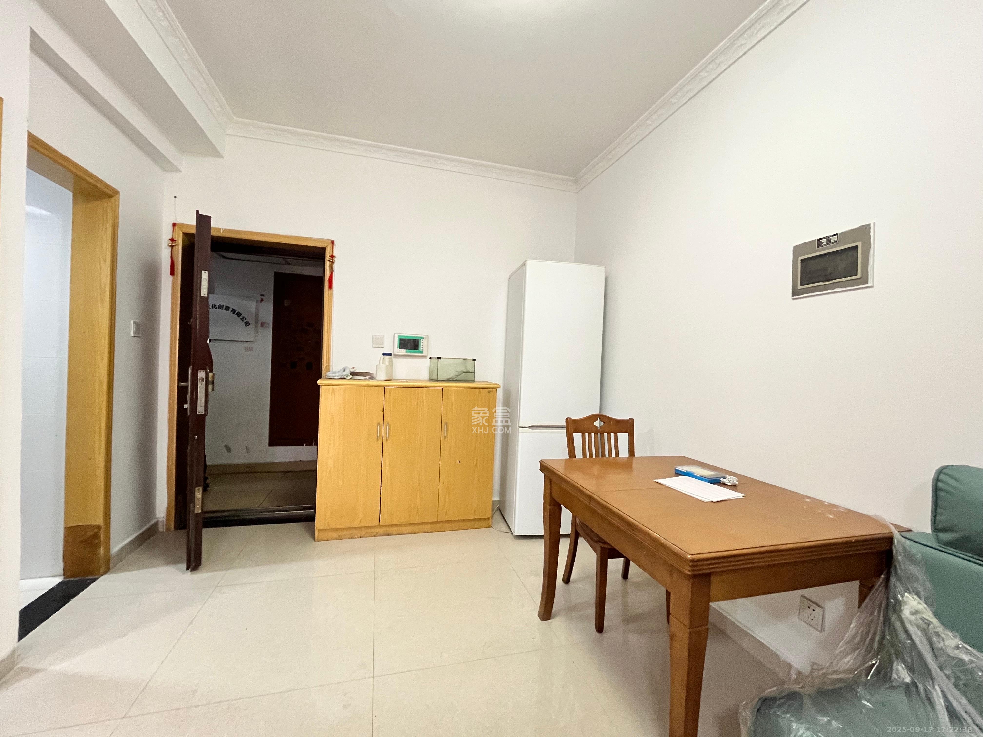 金领家族 1室1厅1卫 1300.0元/月 金领家族 1室1厅1卫 1300.0元/月室内图