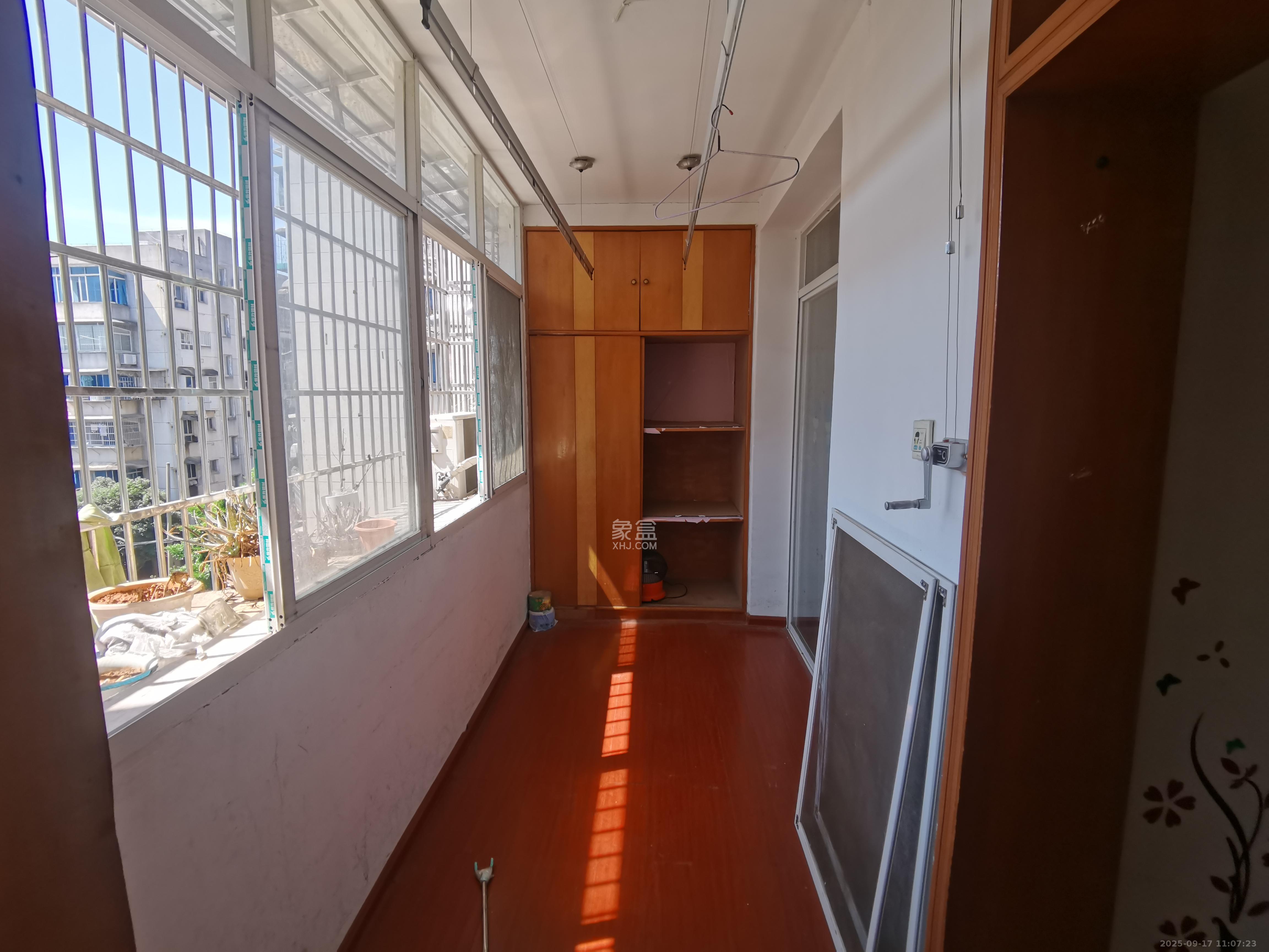 桔园小区1-8片 3室1厅1卫 1500.0元/月 桔园小区1-8片 3室1厅1卫 1500.0元/月室内图