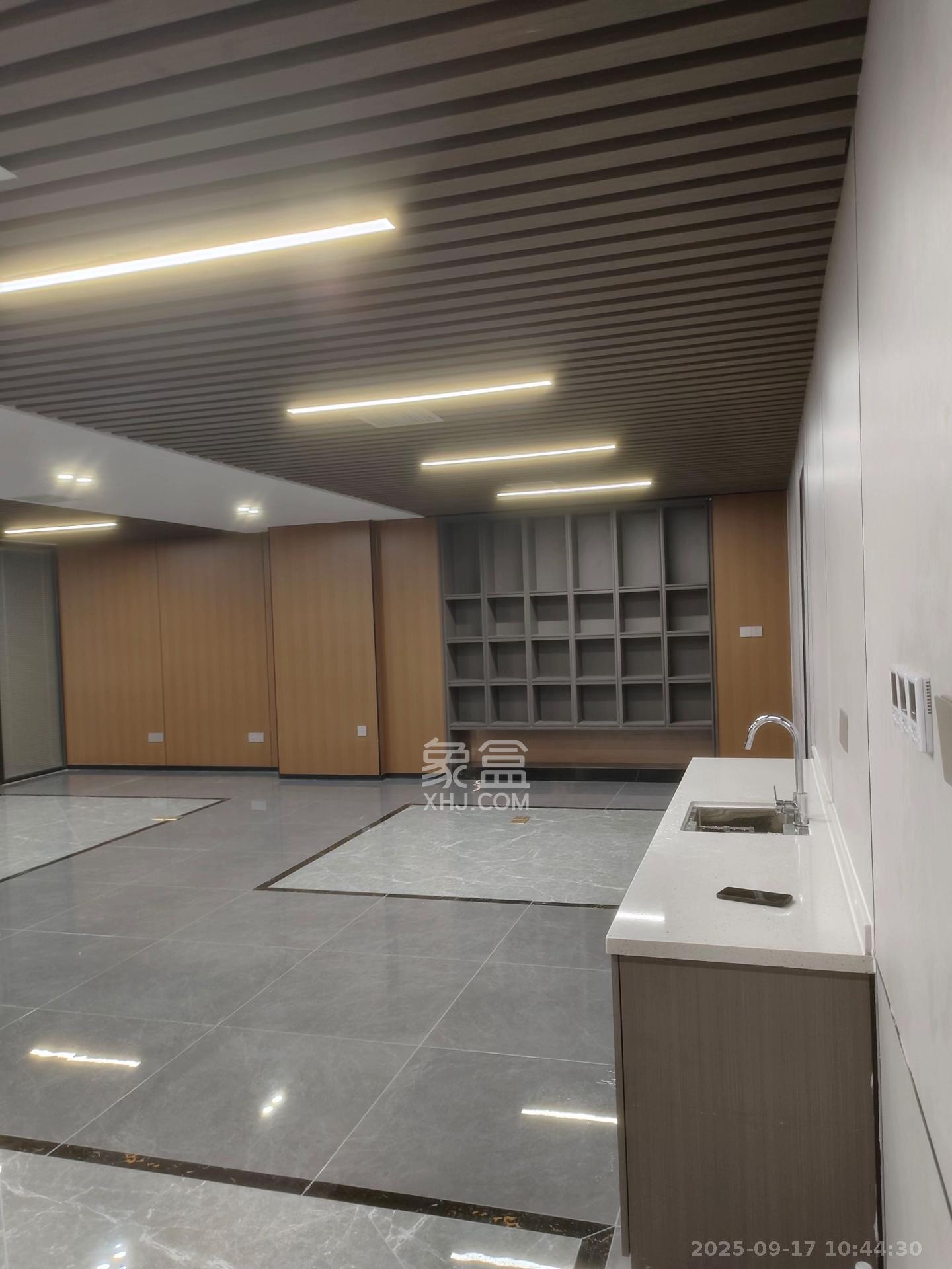 开源鑫贸大楼   248.0㎡      9000.0元/月室内图