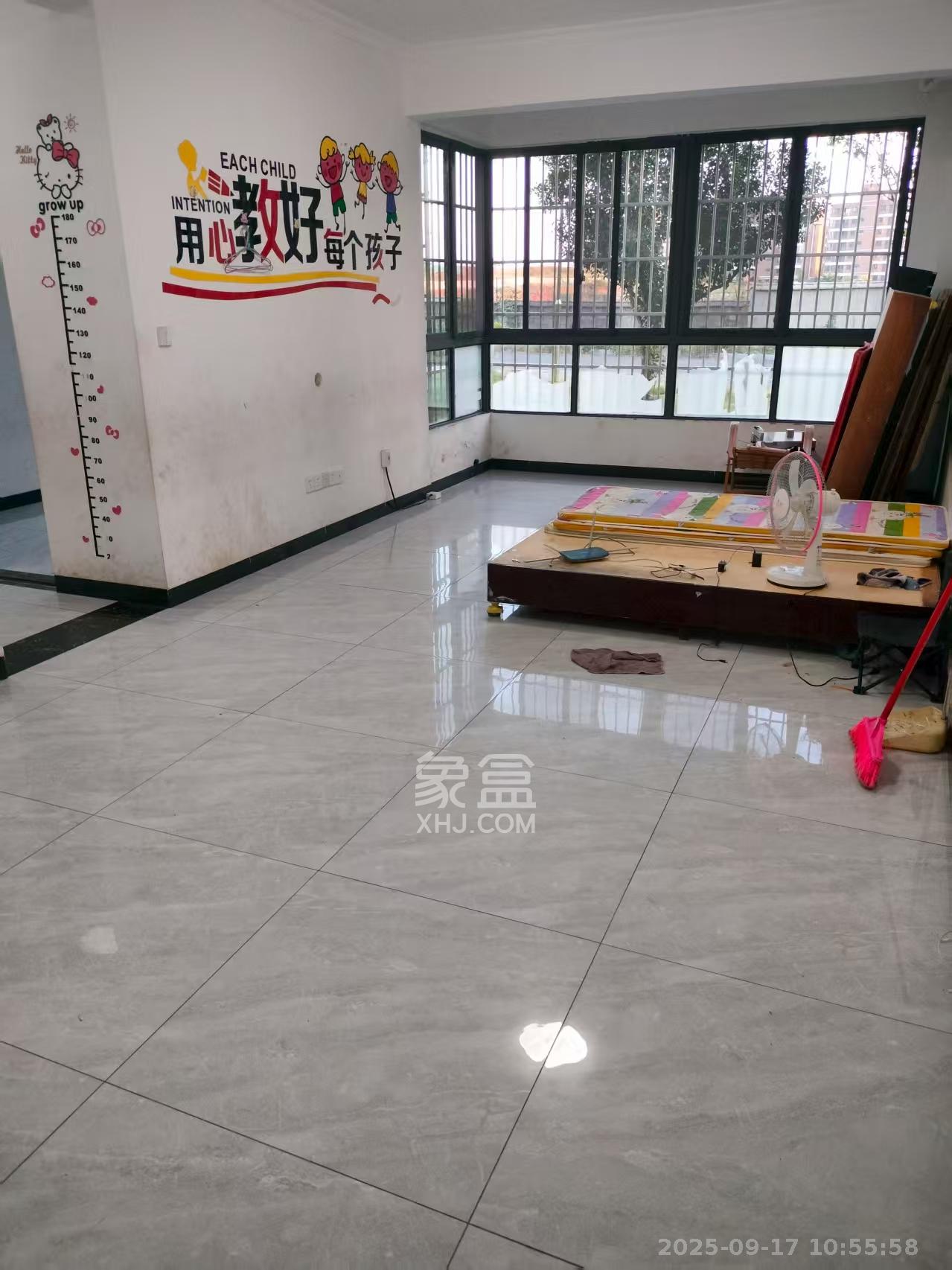 紫华郡  3室1厅1卫    1500.0元/月室内图