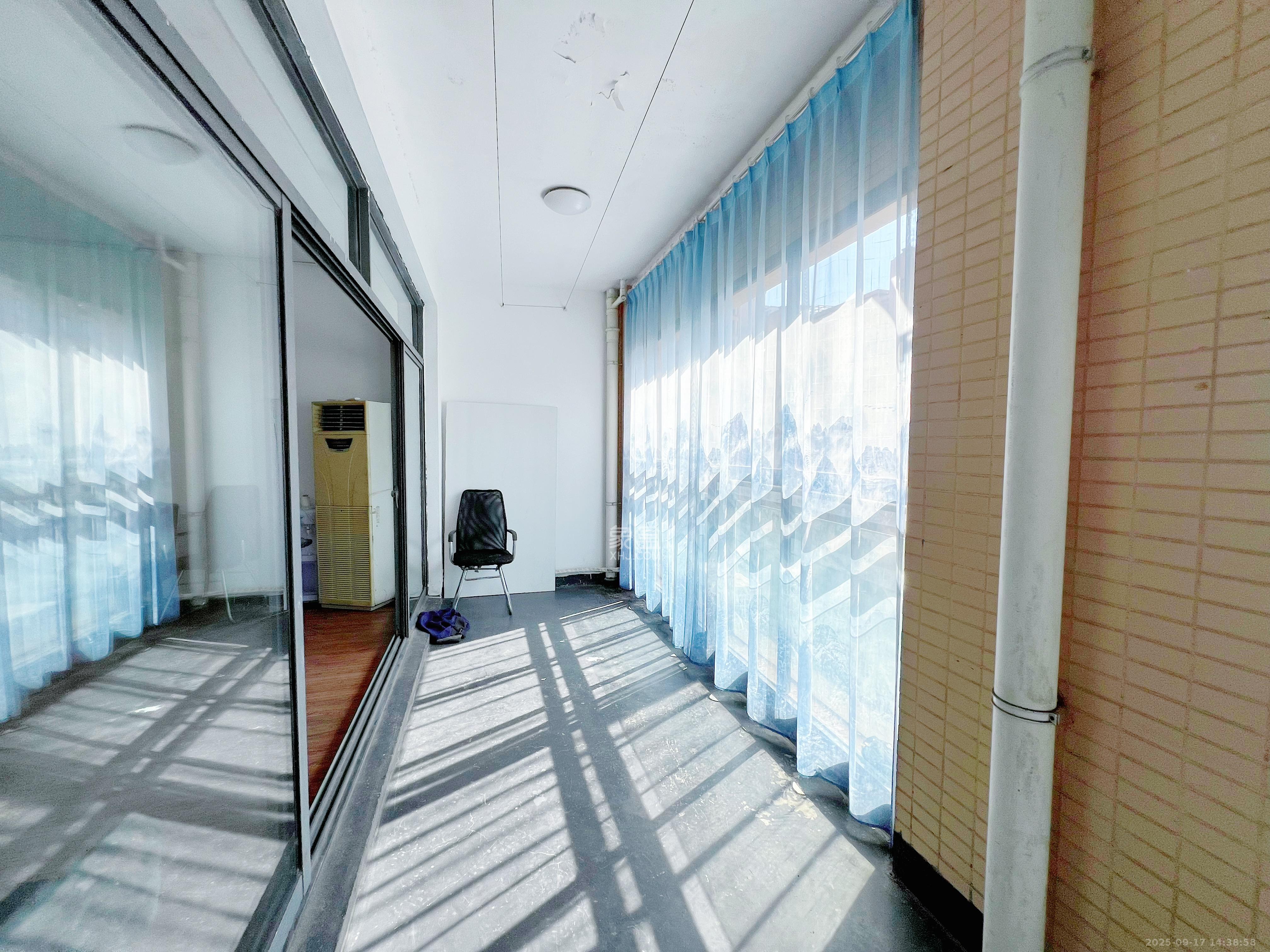 中城丽景香山园 3室2厅2卫 2500.0元/月 中城丽景香山园 3室2厅2卫 2500.0元/月室内图