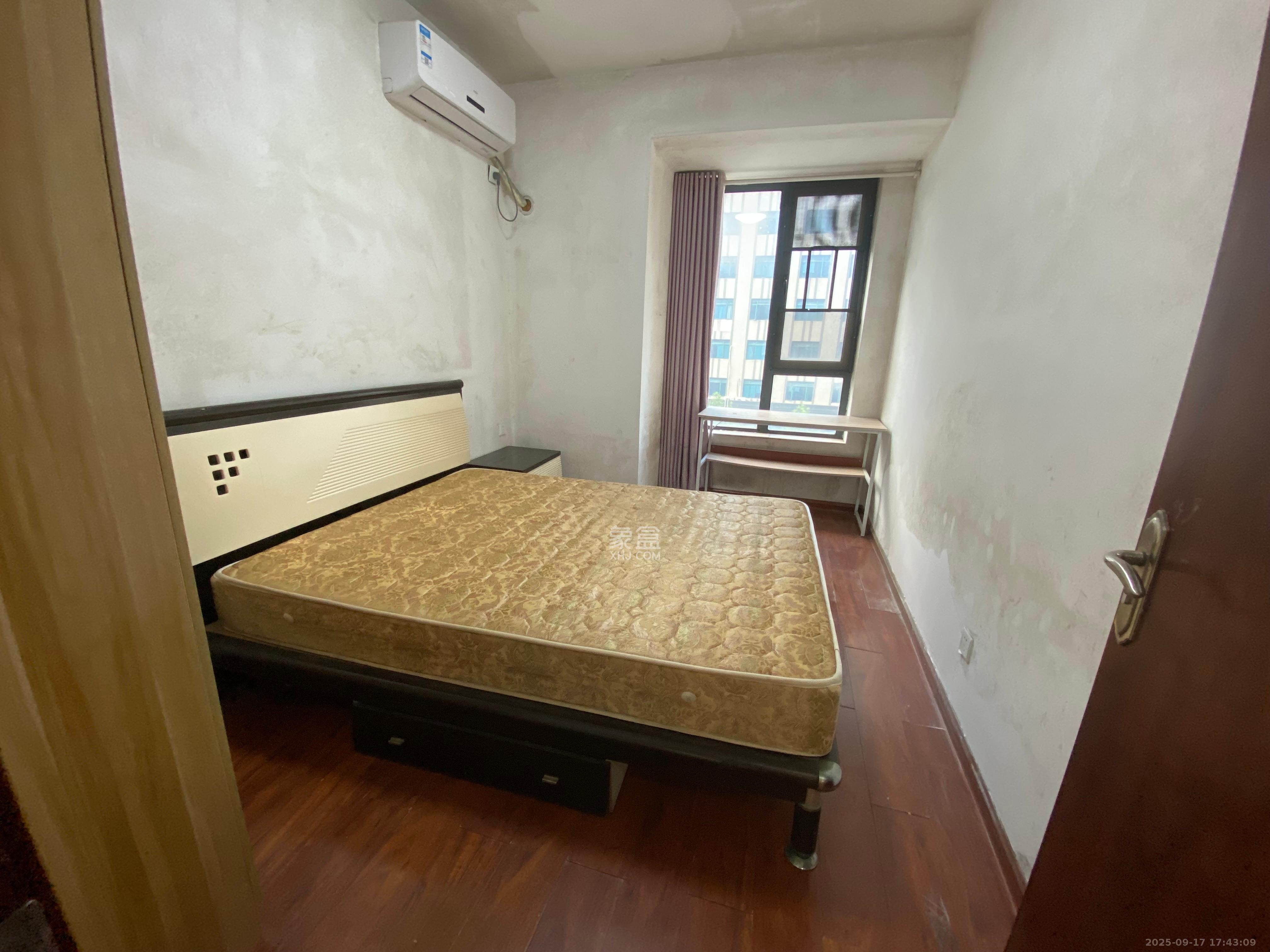 荣盛花语馨苑  3室2厅1卫    2350.0元/月室内图