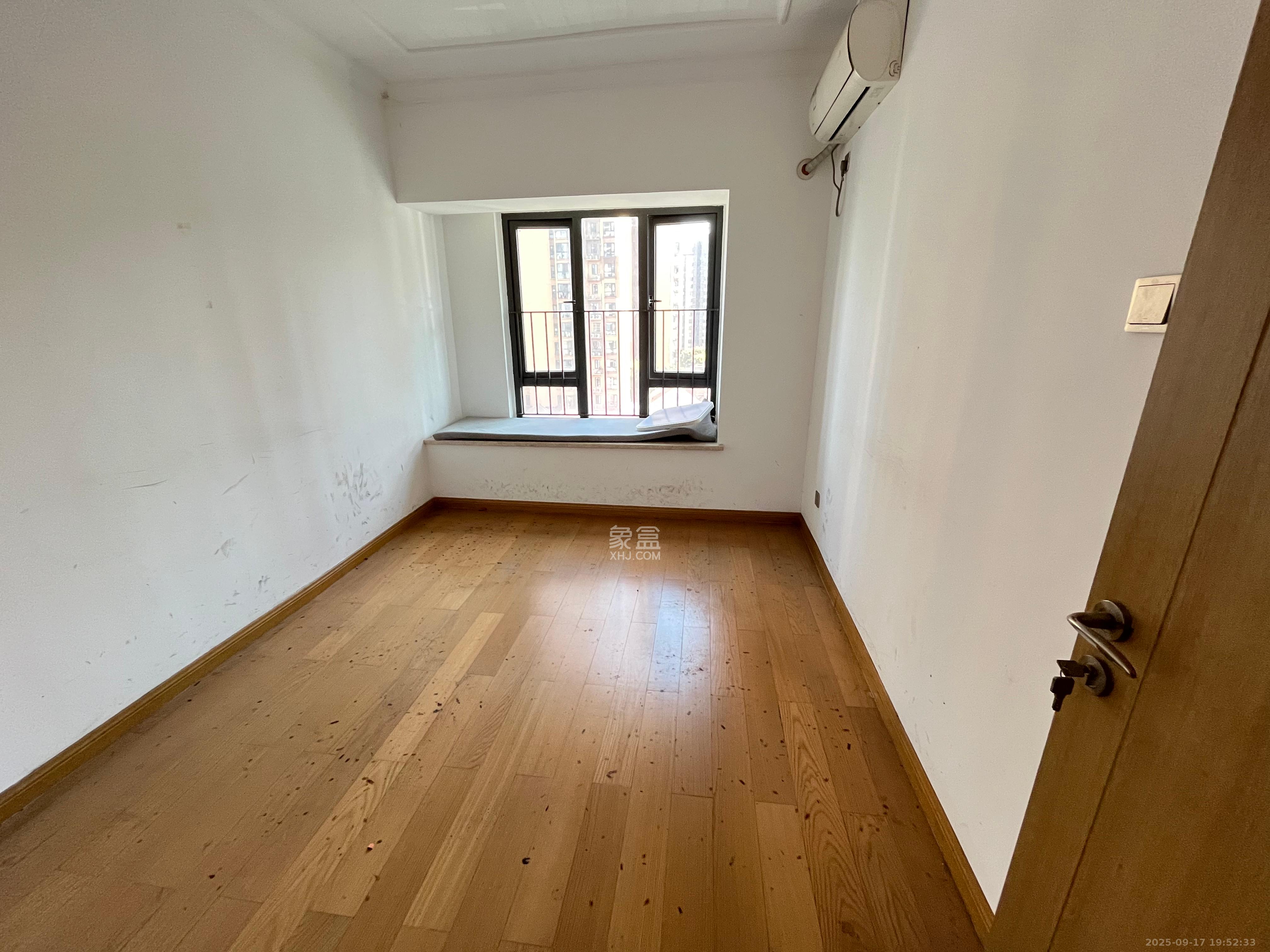 富力十号  4室2厅2卫    4500.0元/月 富力十号  4室2厅2卫    4500.0元/月室内图