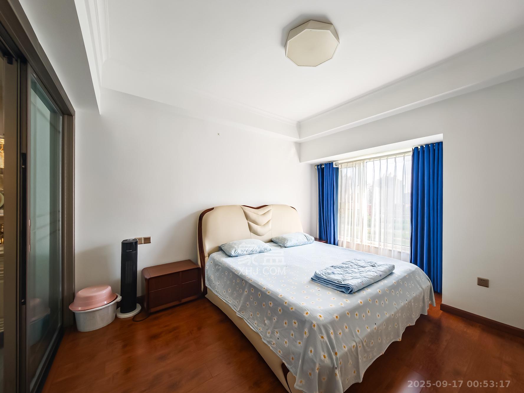 双湾国际(湘江御景花园) 3室2厅2卫 128.0万 双湾国际(湘江御景花园) 3室2厅2卫 128.0万卧室