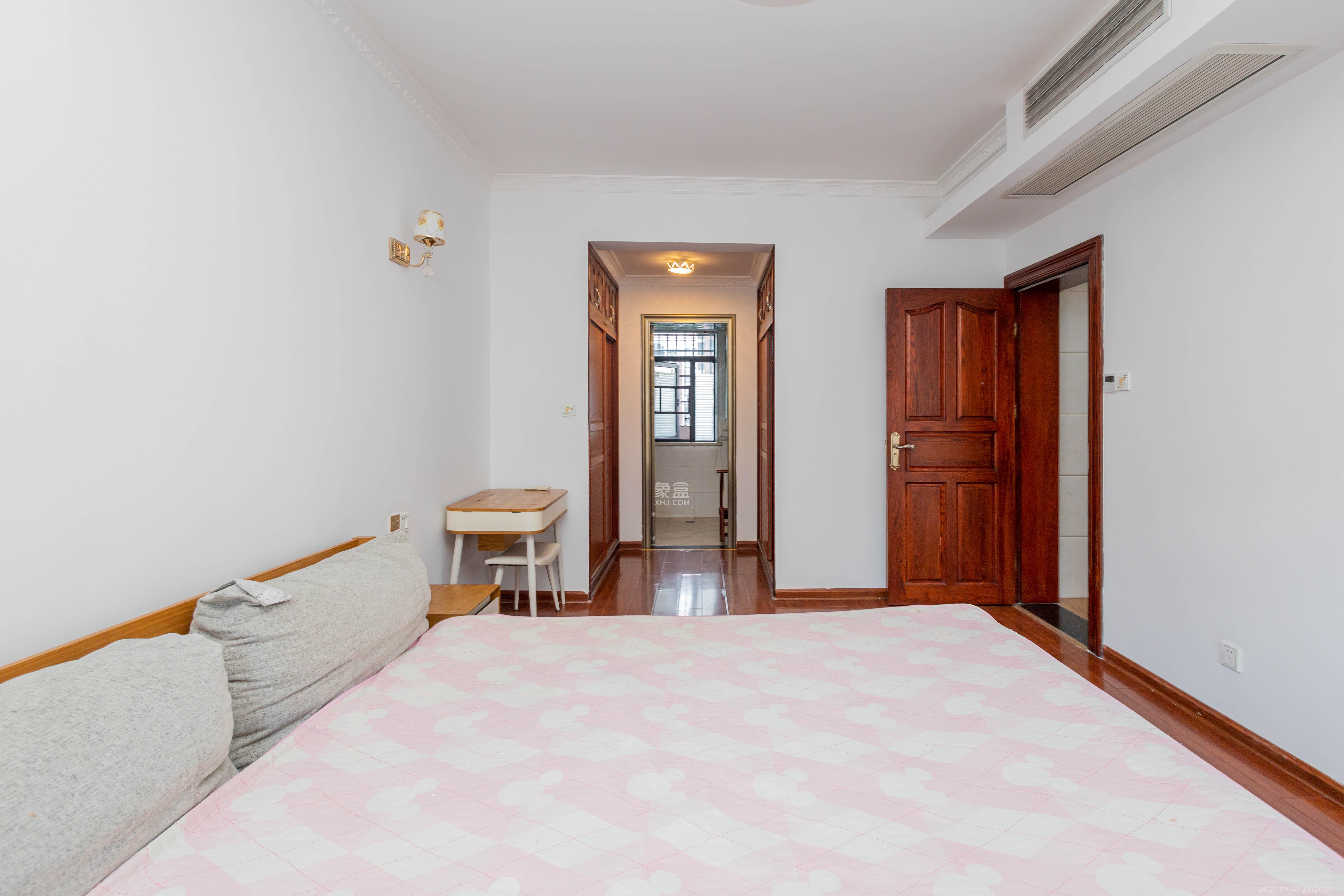 盛隆佳园 4室2厅2卫 126.0万 盛隆佳园 4室2厅2卫 126.0万卧室