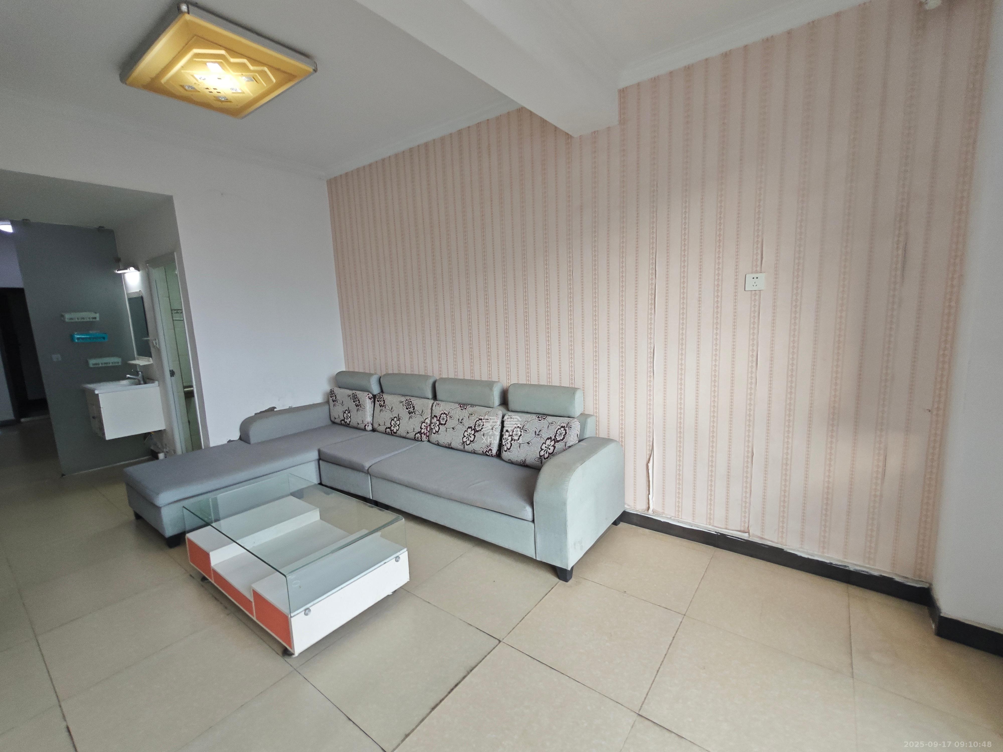 新盛珑璟台  1室1厅1卫    1600.0元/月室内图