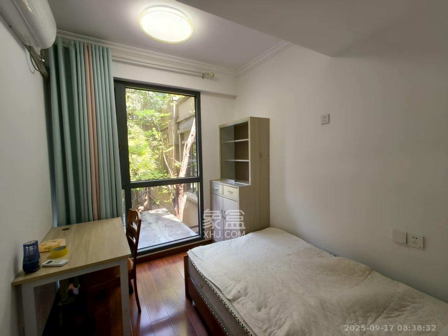 星湖湾二期洋房  3室2厅2卫    2900.0元/月室内图