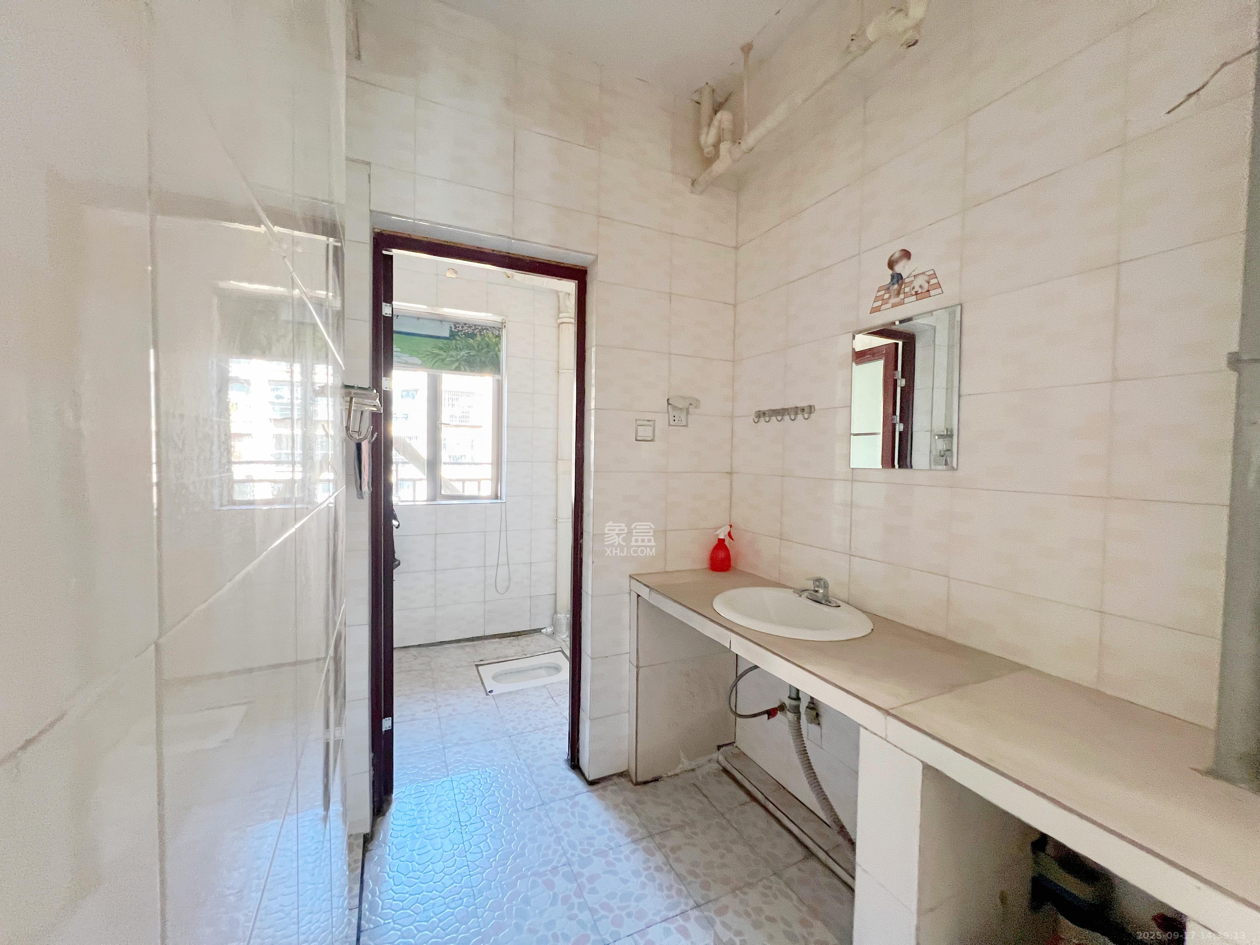 中城丽景香山园 3室2厅2卫 2500.0元/月 中城丽景香山园 3室2厅2卫 2500.0元/月室内图