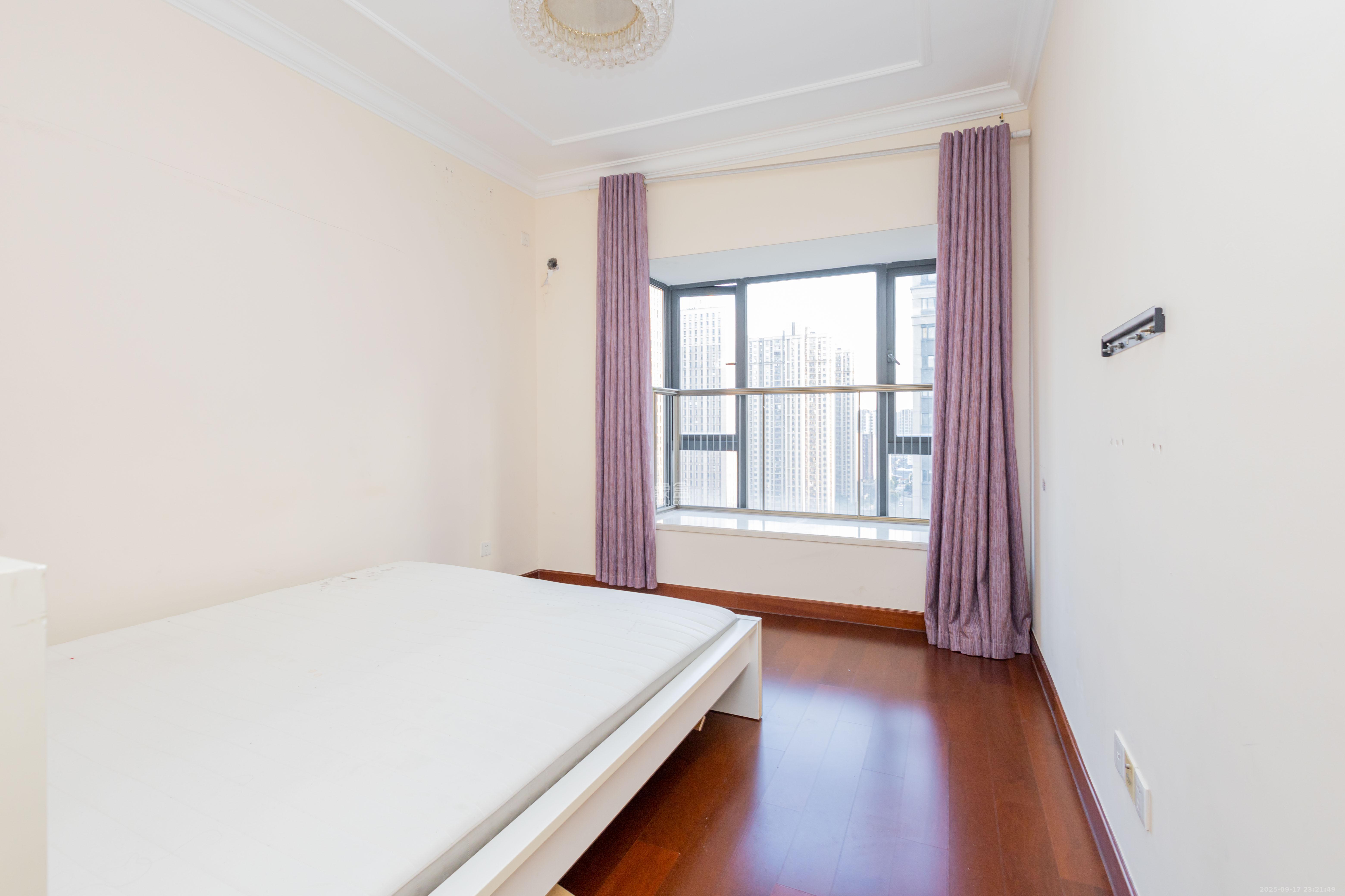 恒大江湾 4室2厅2卫 125.0万 恒大江湾 4室2厅2卫 125.0万卧室