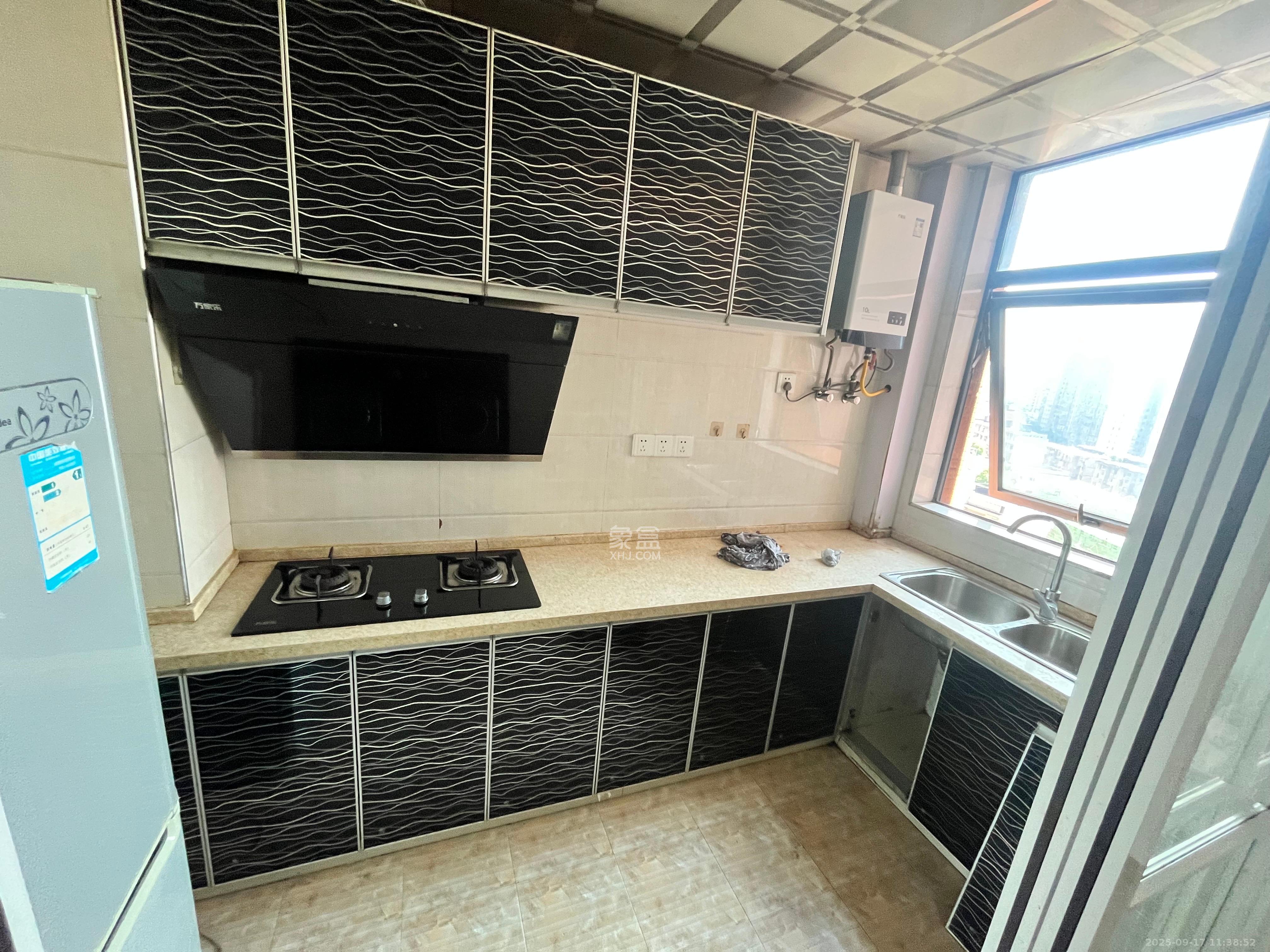 钱隆首府(福晟御园)  3室1厅2卫    2700.0元/月室内图