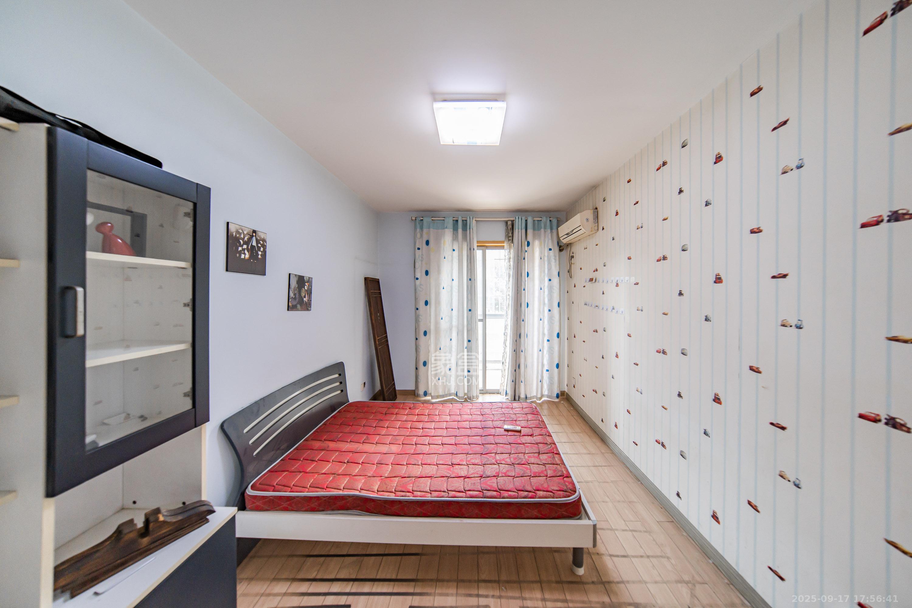 阳光100二期 4室2厅2卫 117.6万 阳光100二期 4室2厅2卫 117.6万卧室