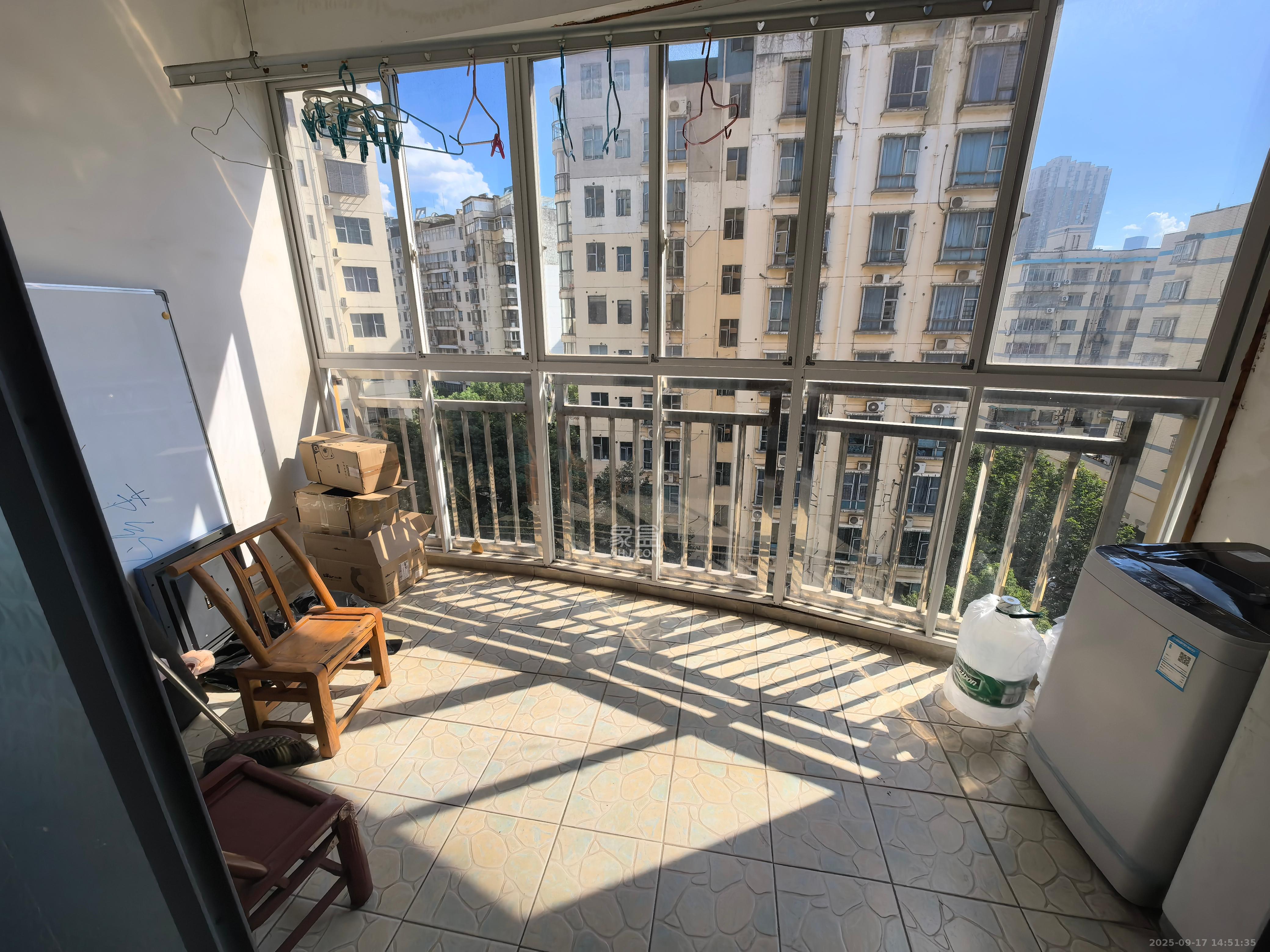 书香名邸 2室2厅1卫 2500.0元/月 书香名邸 2室2厅1卫 2500.0元/月室内图