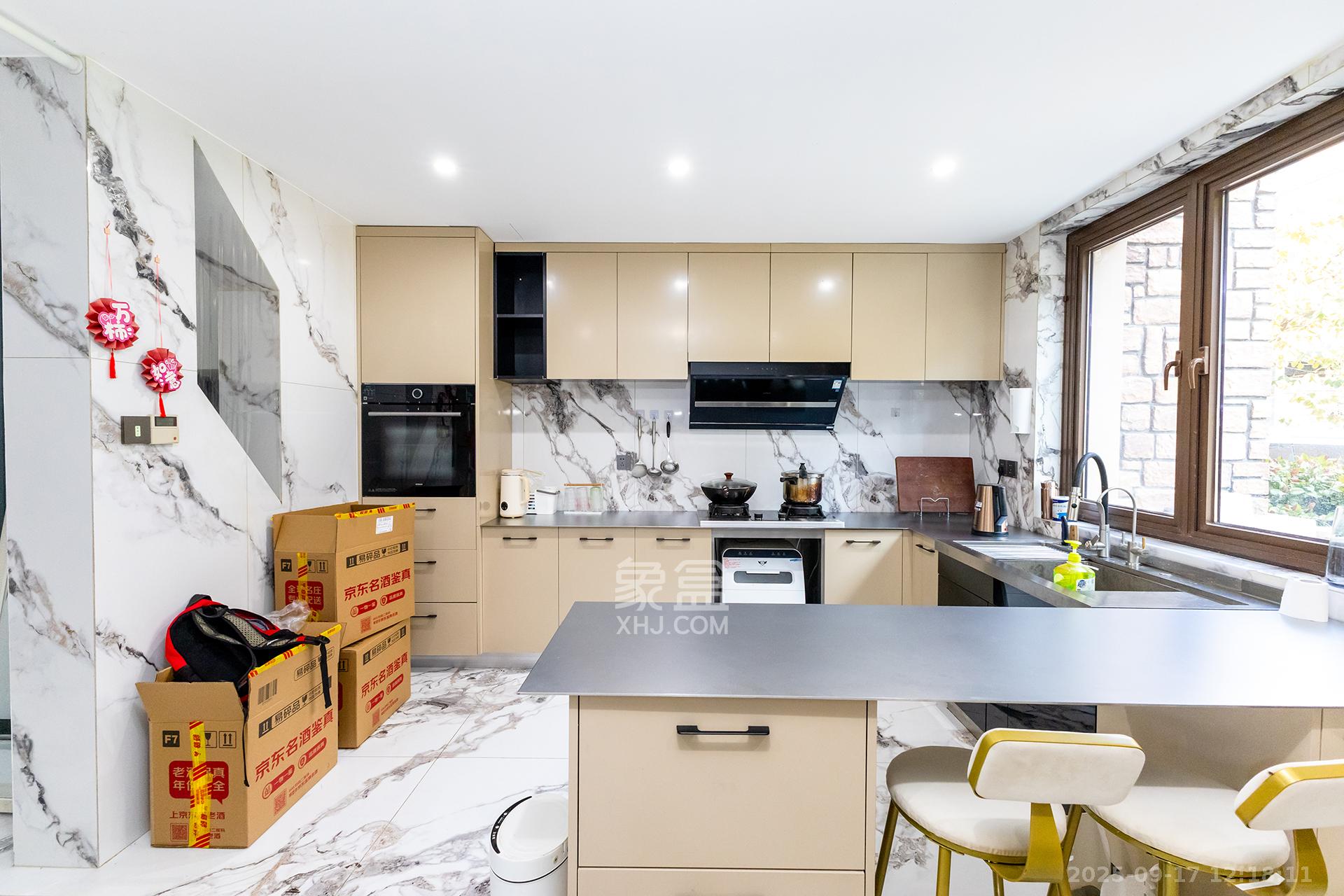 盈峰翠邸  5室2厅4卫    298.0万厨房