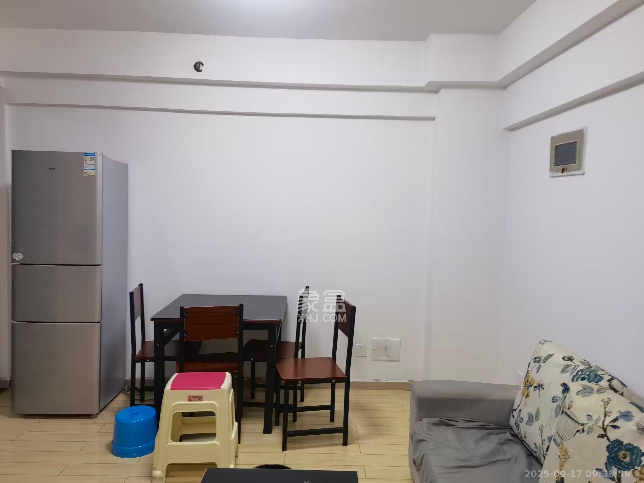 中信文化广场(中信新城二期) 2室2厅1卫 1400.0元/月 中信文化广场(中信新城二期) 2室2厅1卫 1400.0元/月室内图