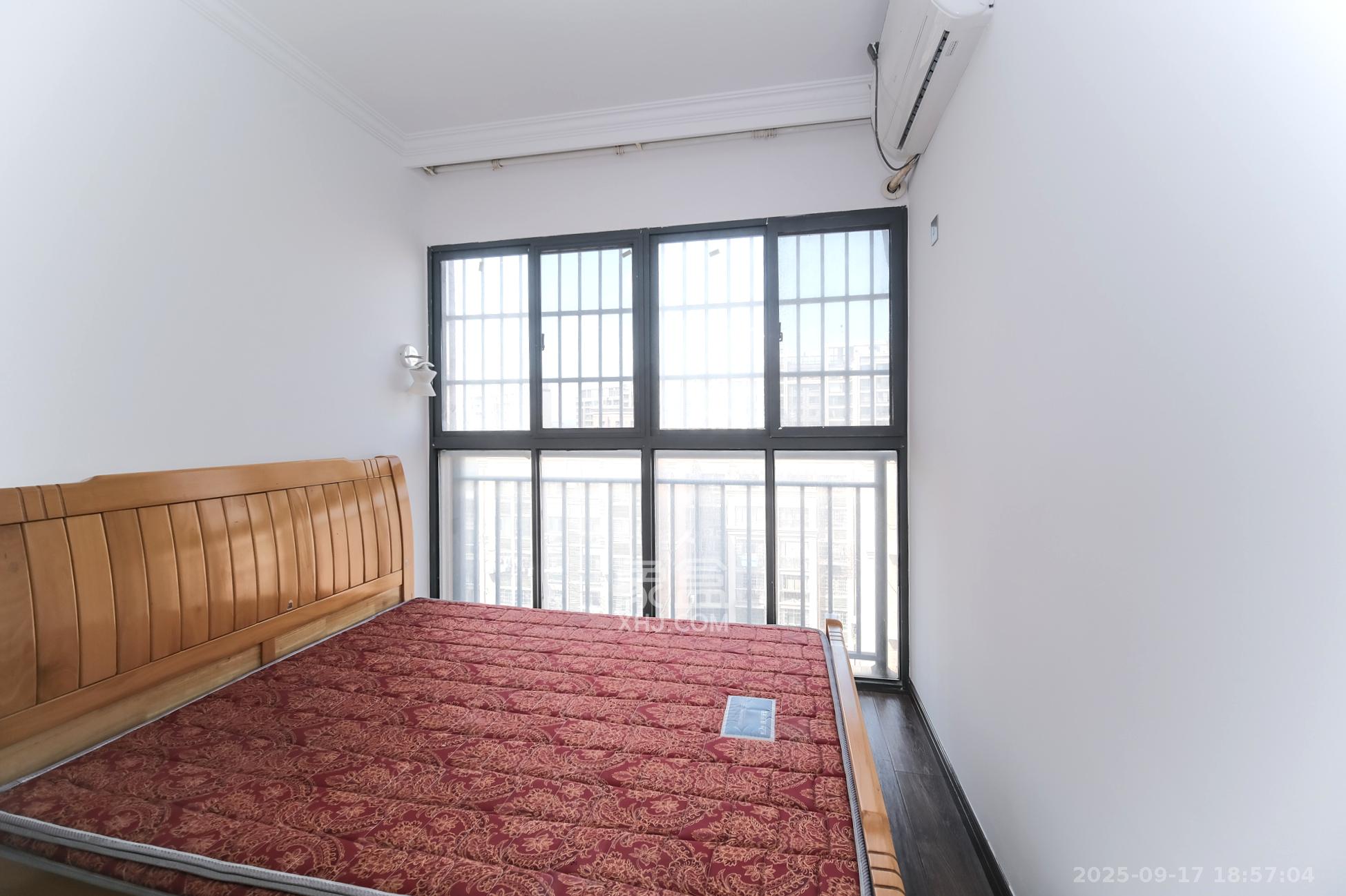 山水湾  4室2厅2卫    71.0万卧室