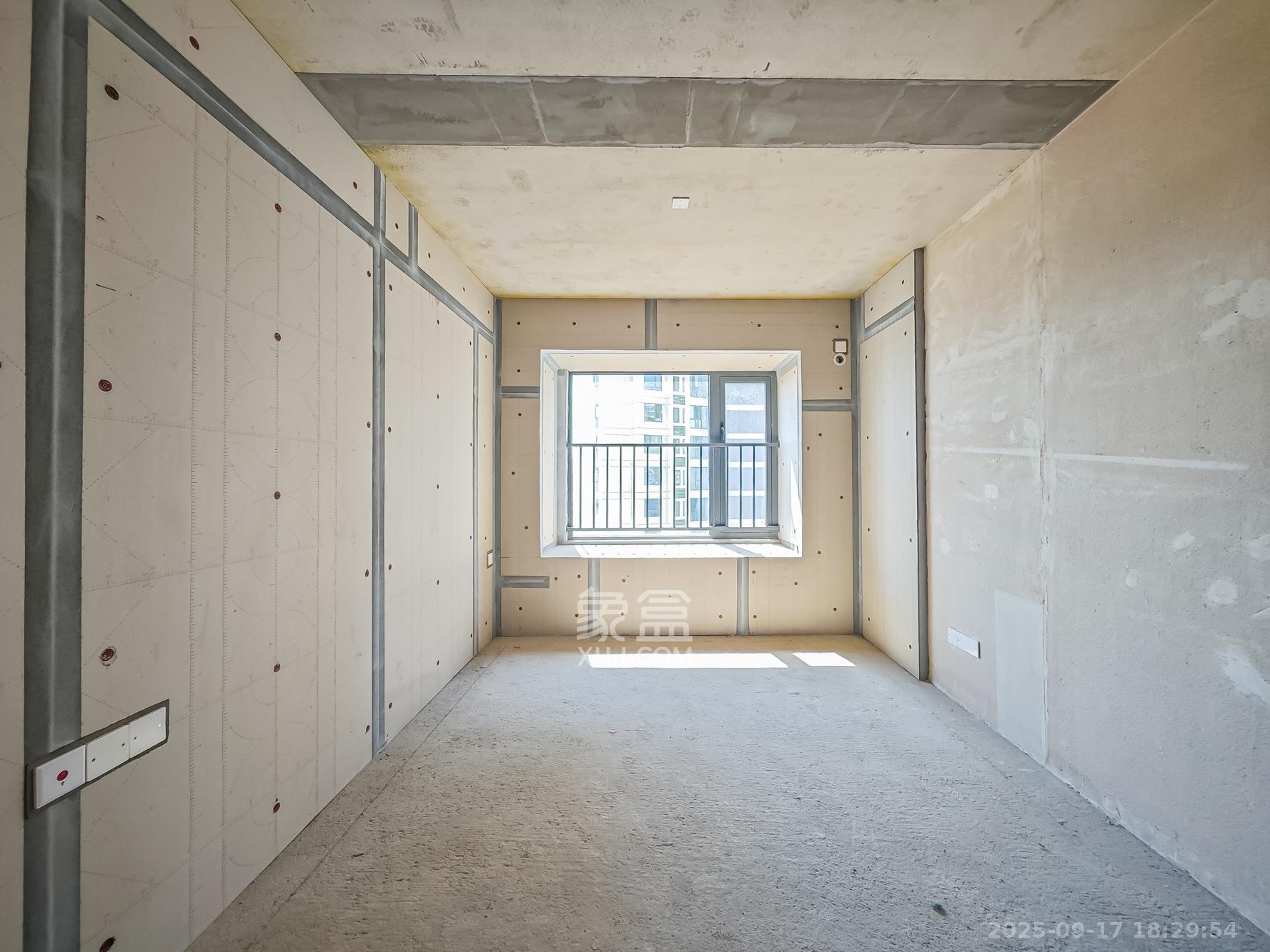 长沙北中心保利时代G区  3室2厅2卫    100.0万卧室