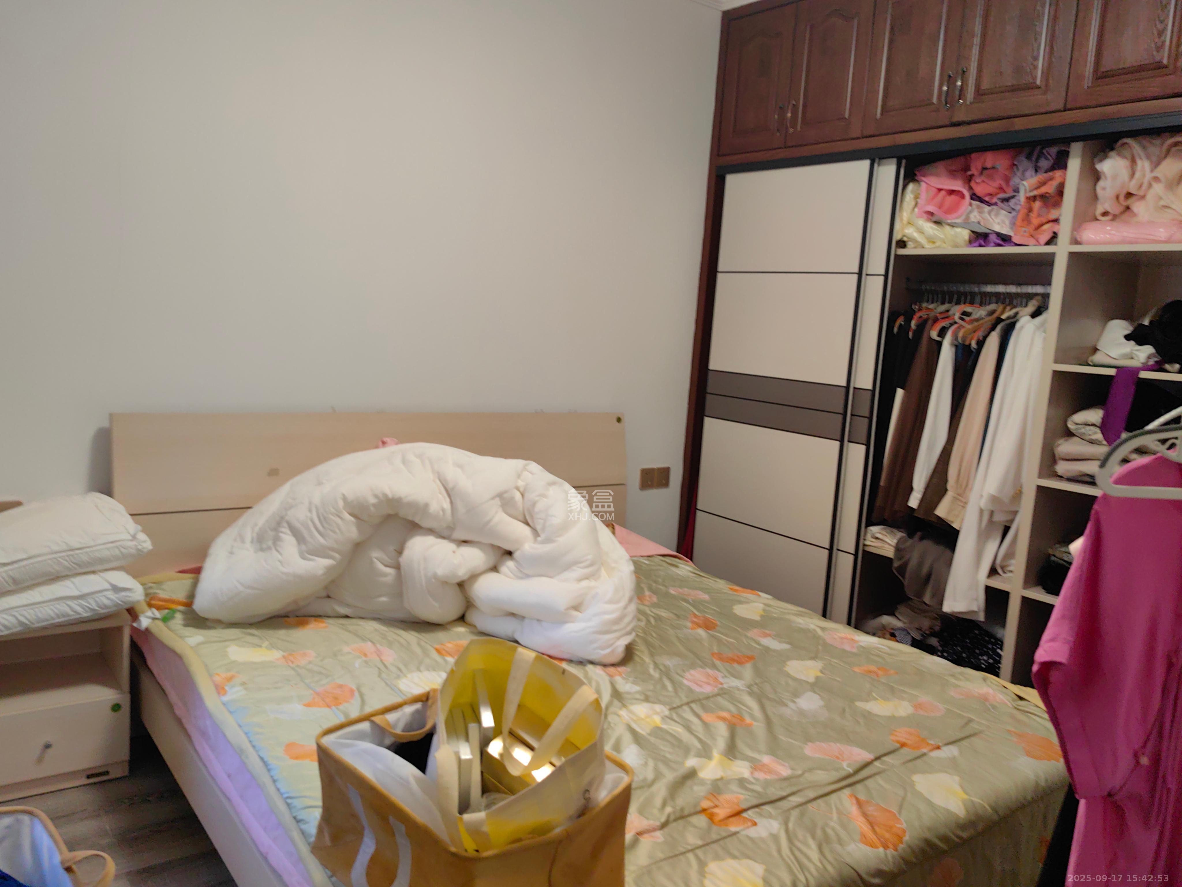 半山壹号  3室2厅2卫    3000.0元/月室内图