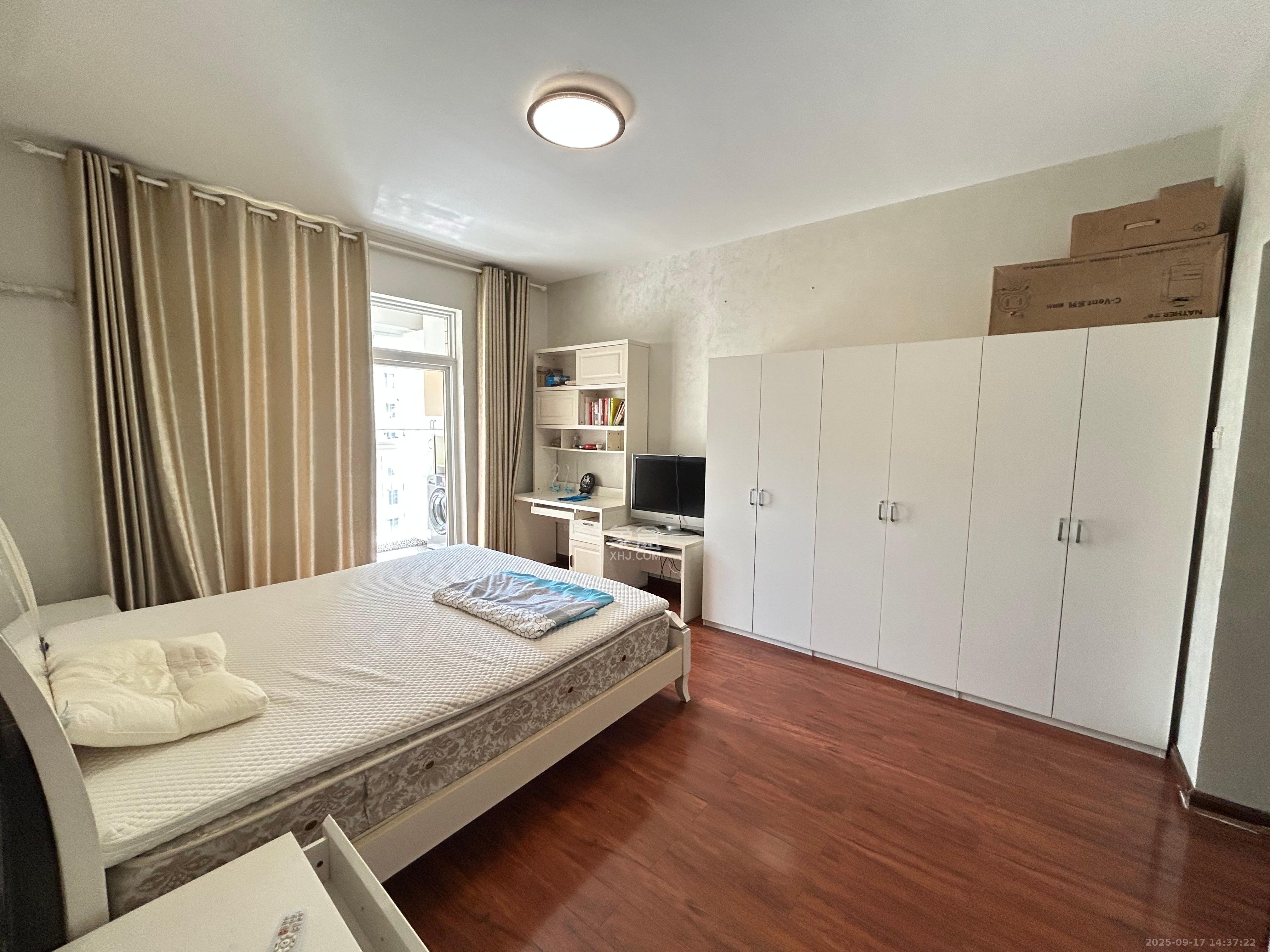 麓谷加州阳光 4室2厅2卫 3600.0元/月 麓谷加州阳光 4室2厅2卫 3600.0元/月室内图