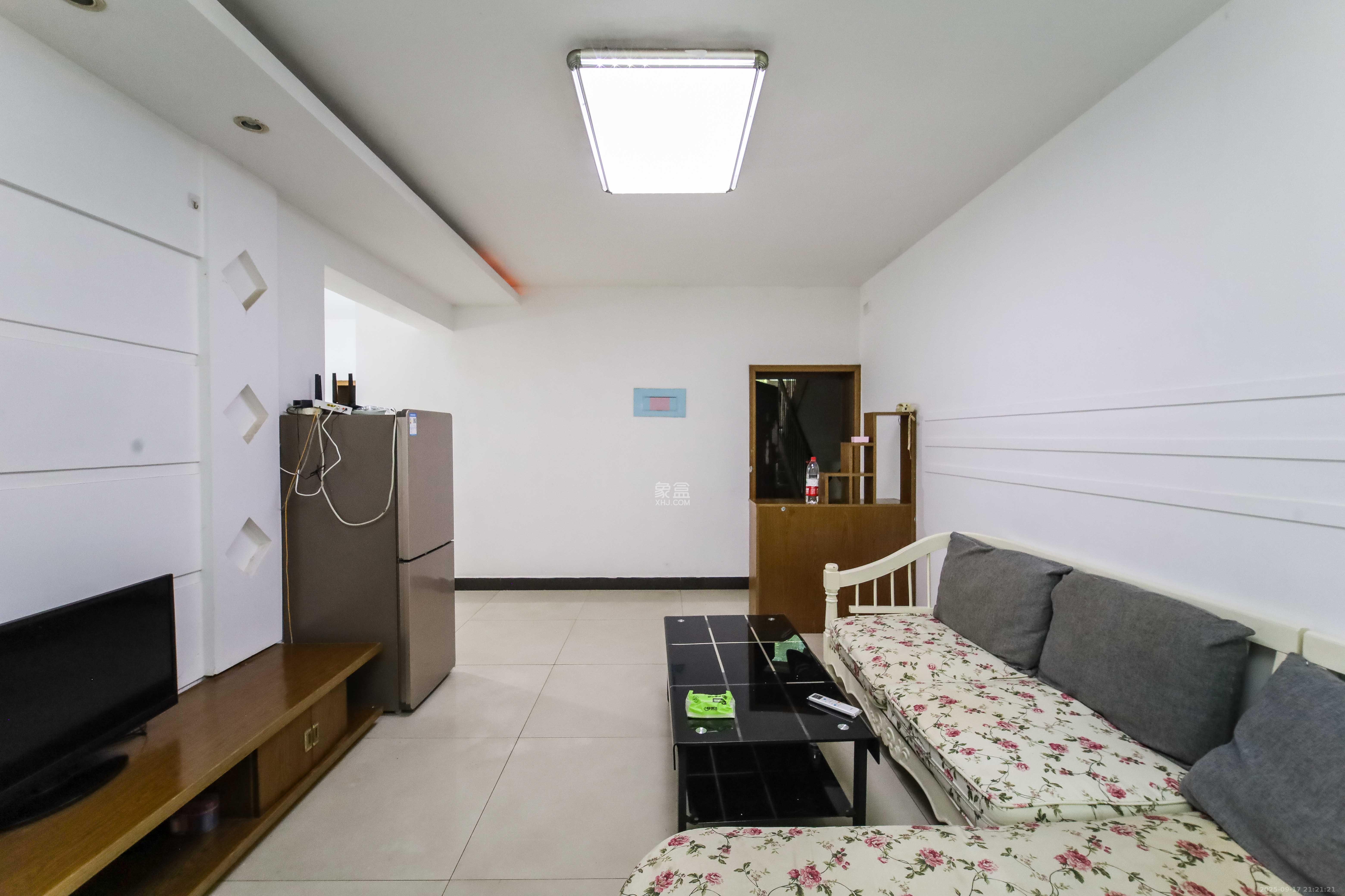 锦绣中星  2室2厅1卫    49.0万客厅