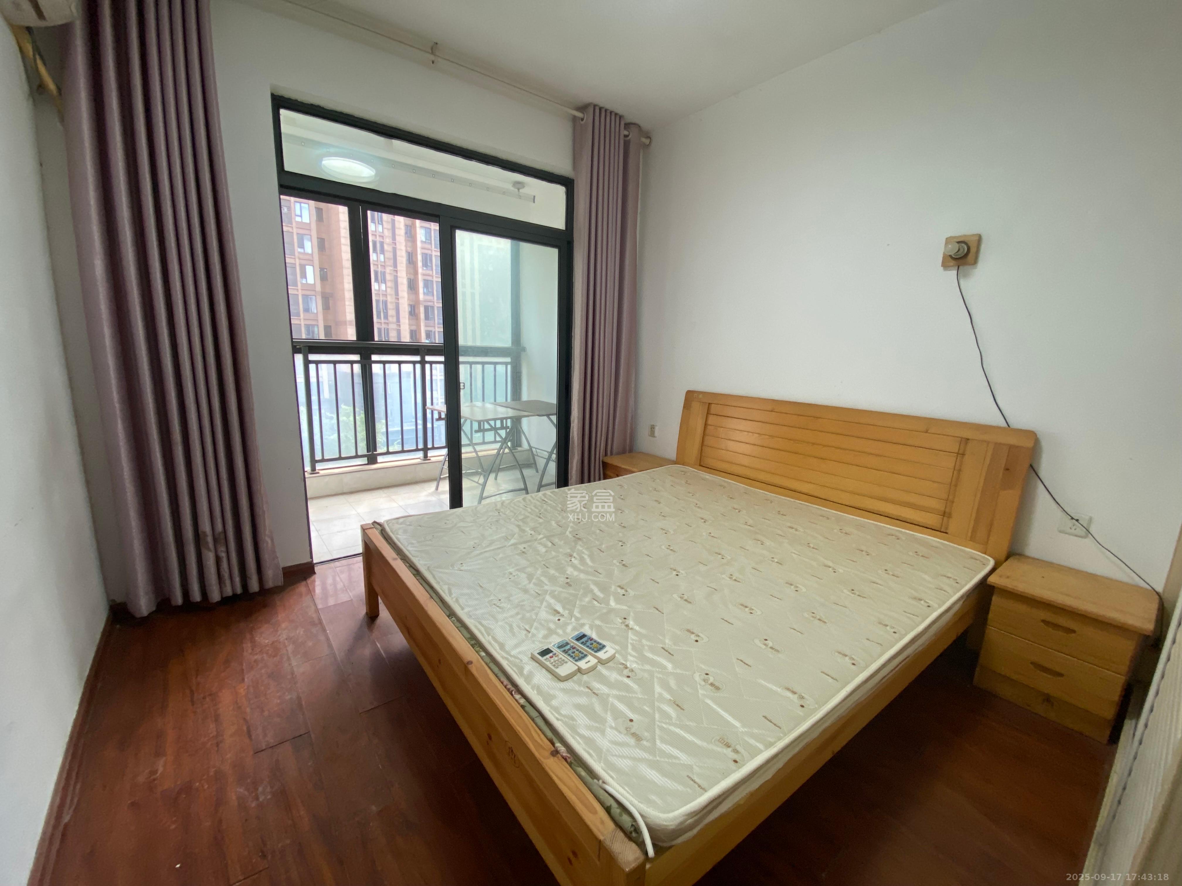 荣盛花语馨苑  3室2厅1卫    2350.0元/月室内图