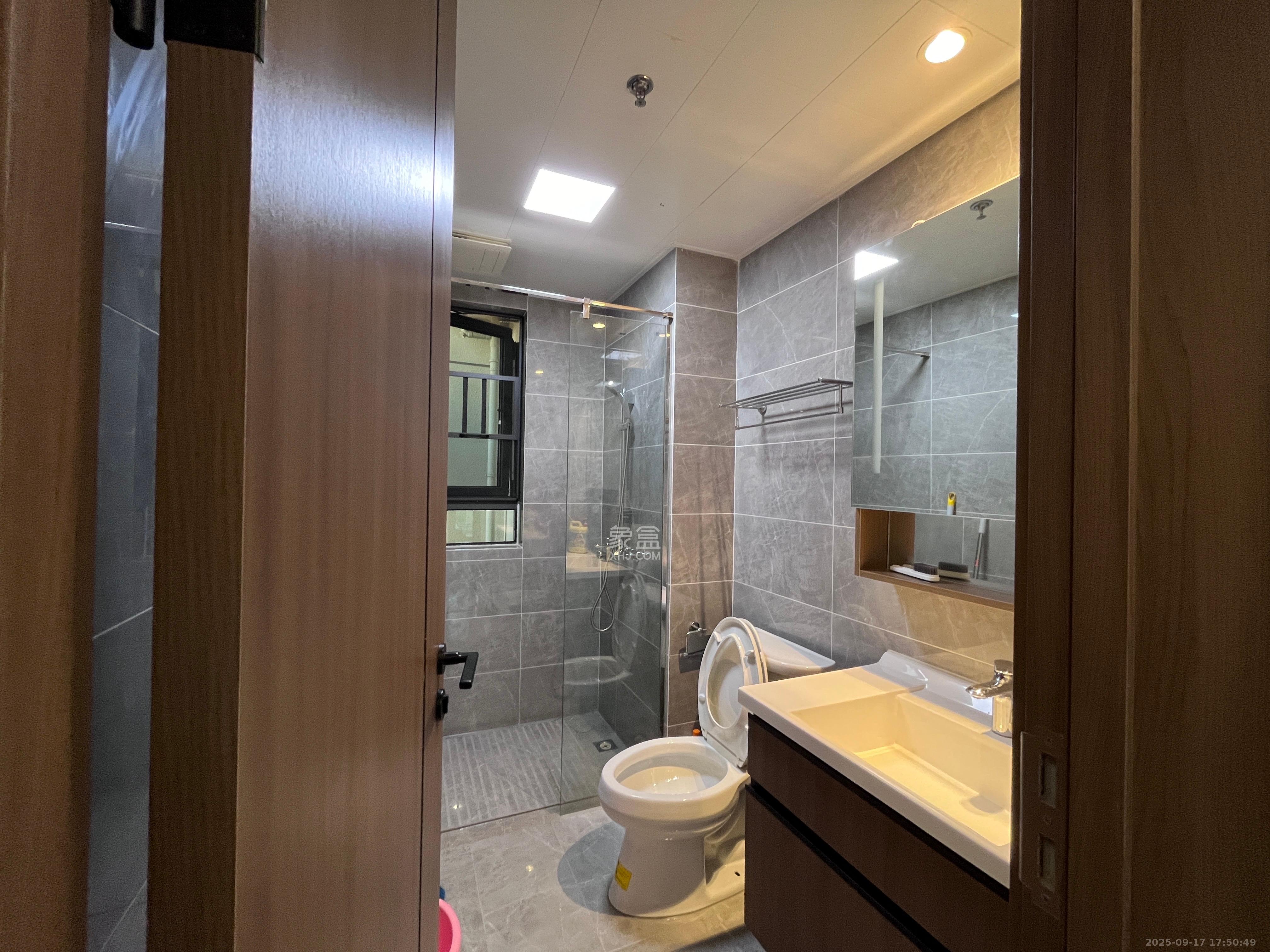 卓越中寰  3室2厅2卫    5000.0元/月室内图