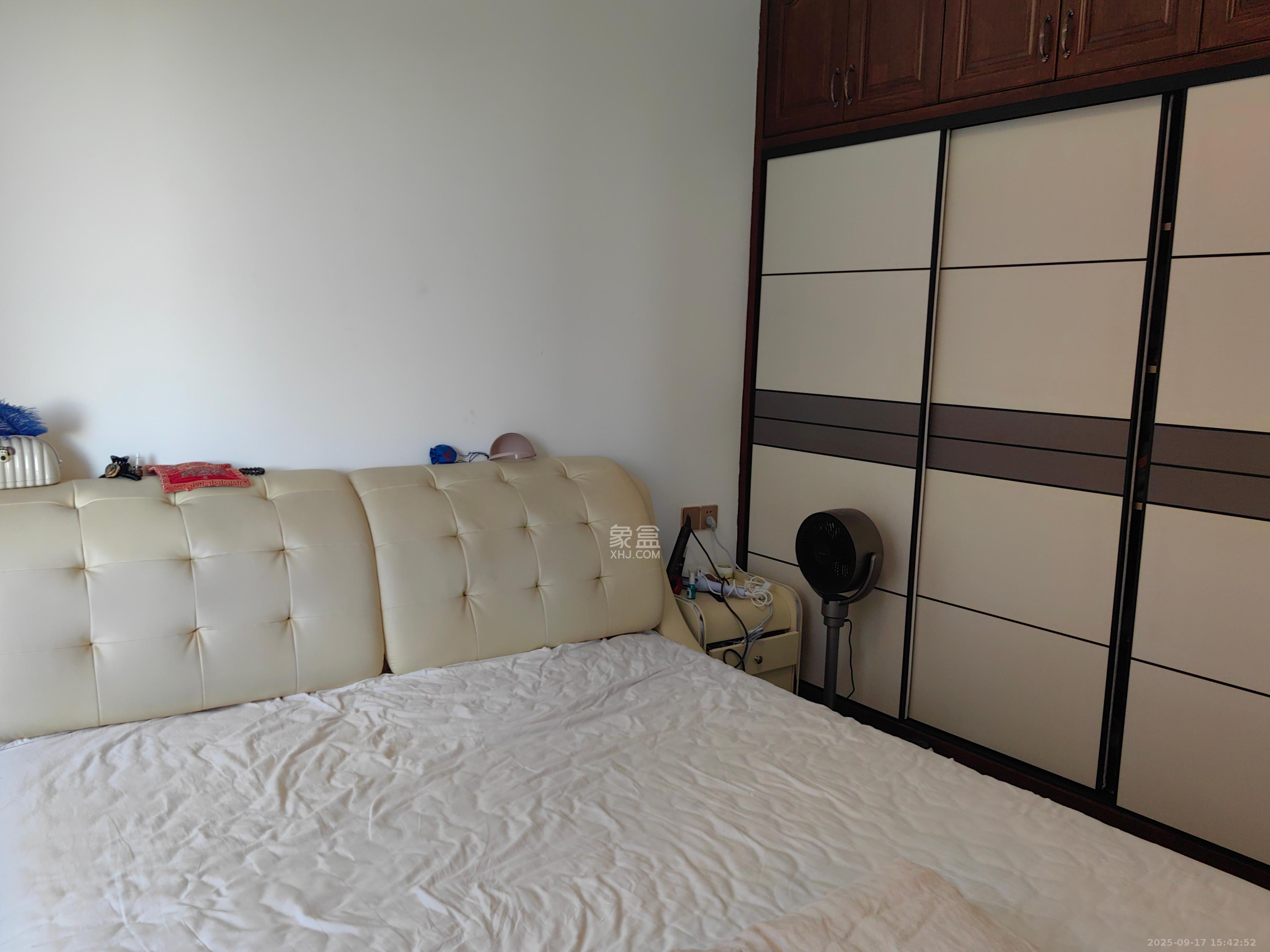 半山壹号  3室2厅2卫    3000.0元/月室内图