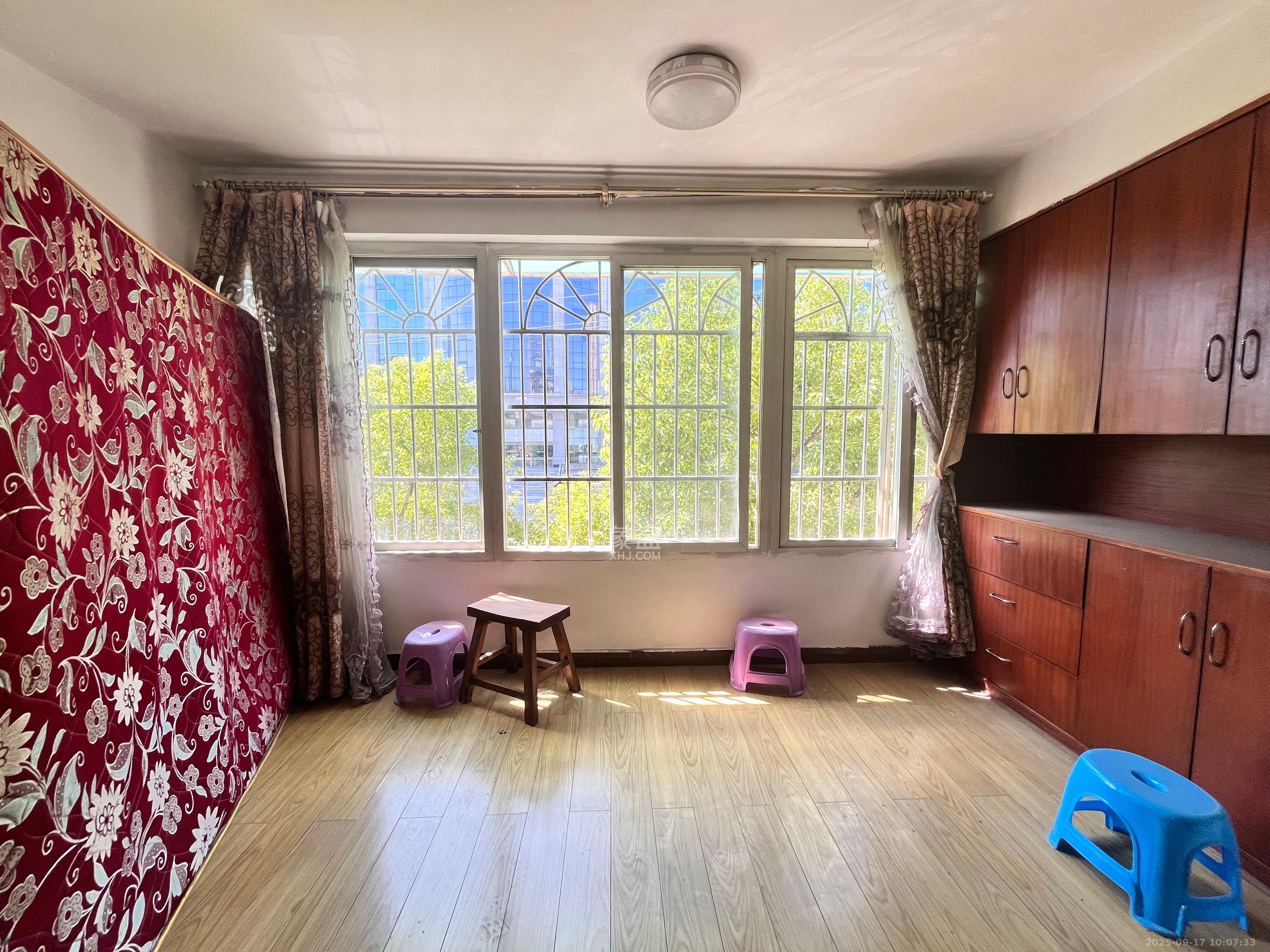 新世纪家园  3室2厅1卫    2800.0元/月室内图